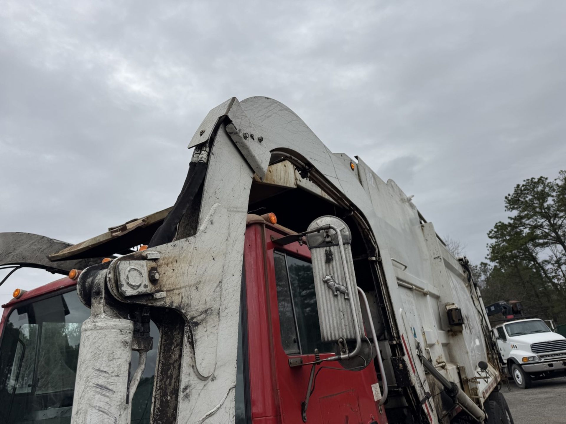 2009 Mack Garbage Truck Front Loader - Image 16 of 46