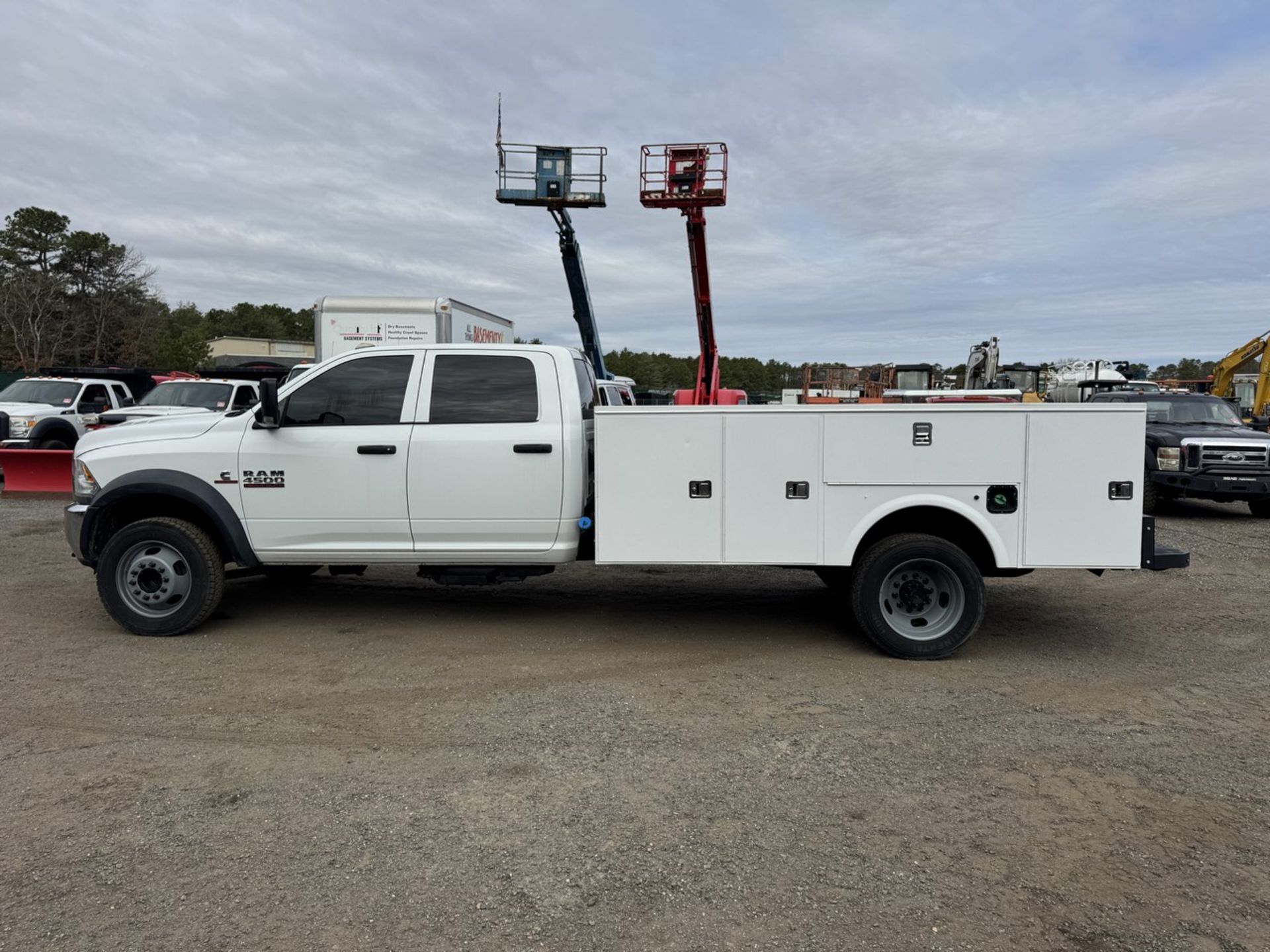 2015 Ram 4500 Utility Body - Image 11 of 33