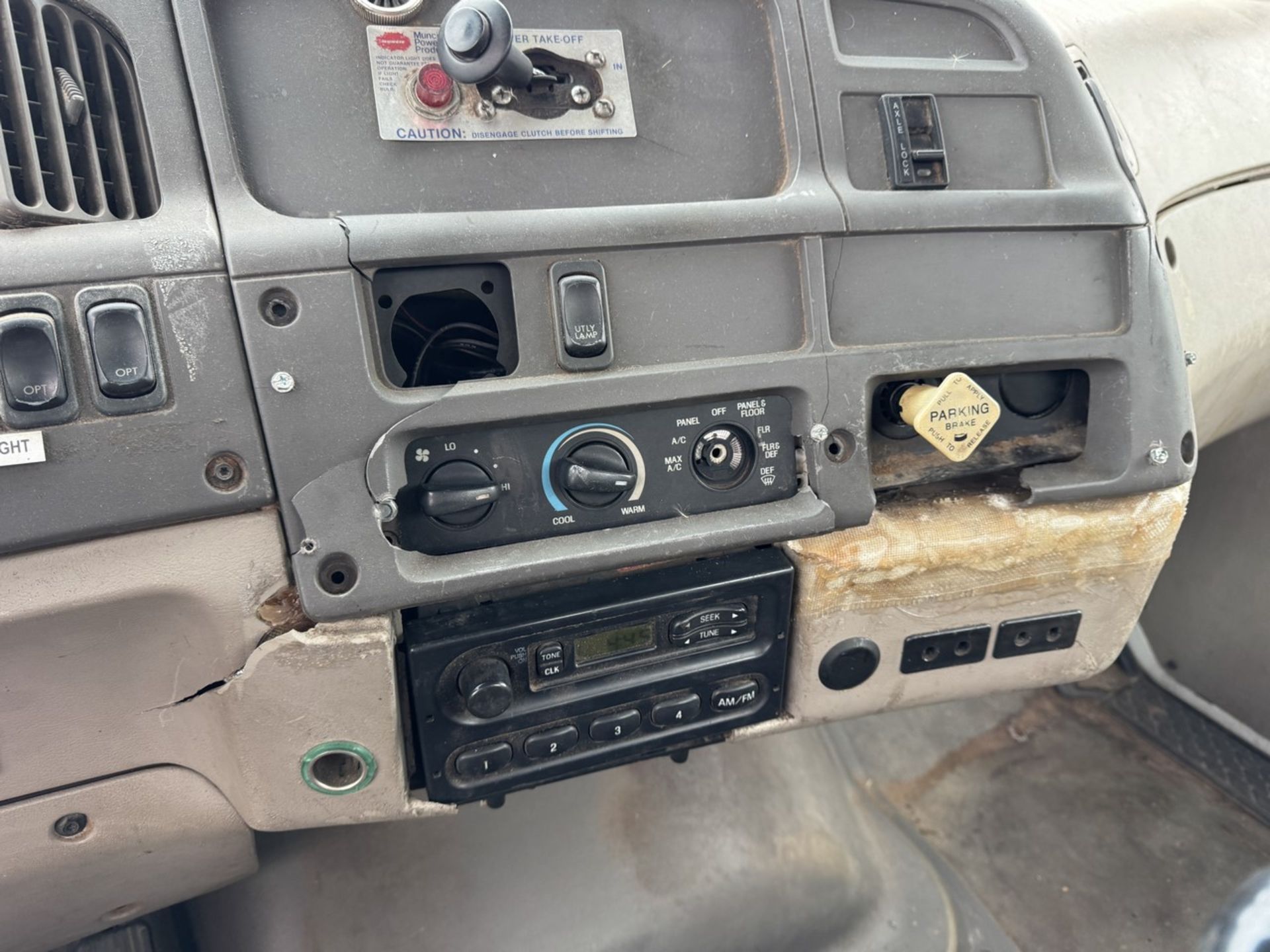 2004 Sterling L7500 Vacuum Loader Truck - Image 44 of 48