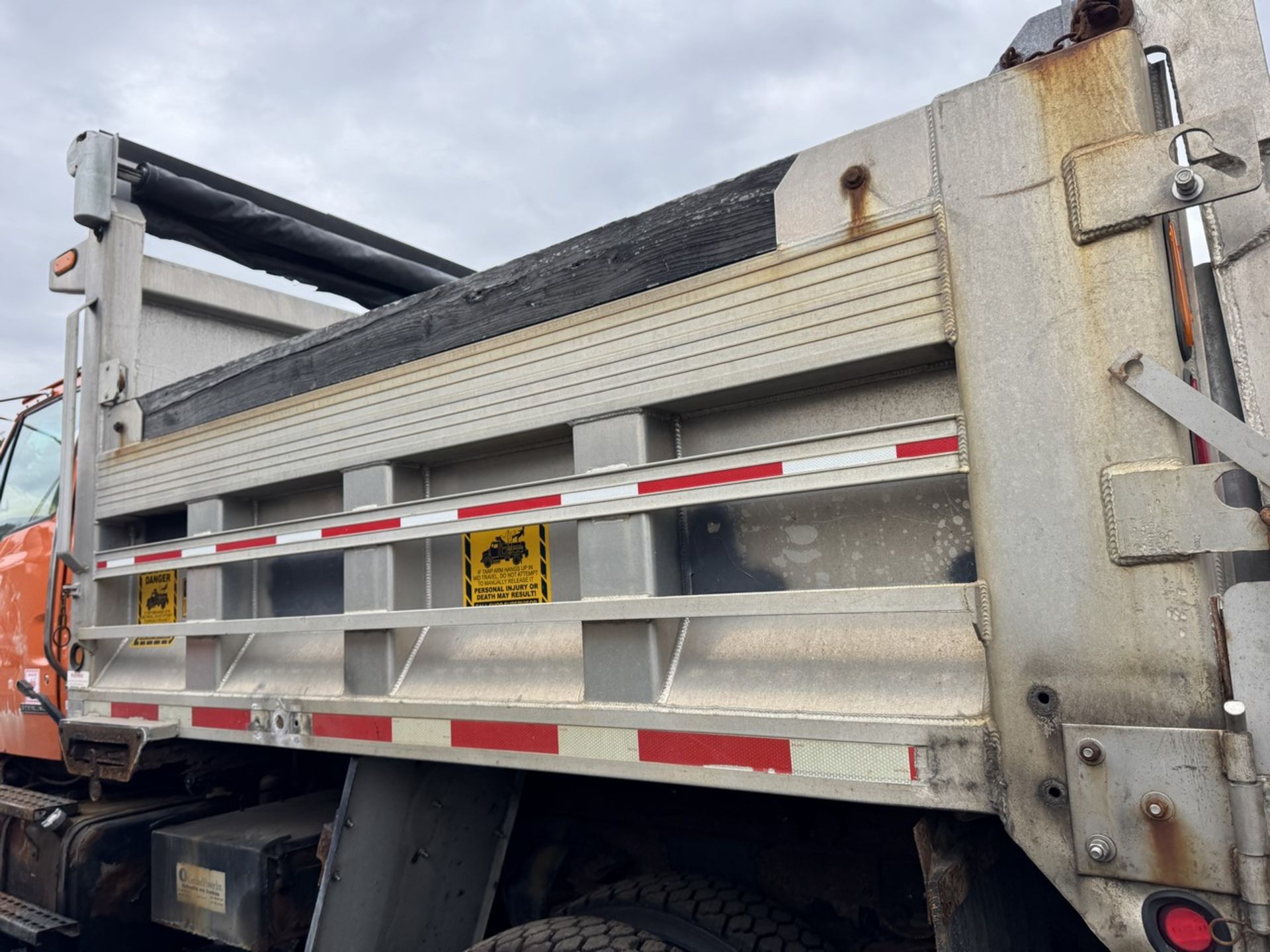 2004 Sterling Single Axle Dump (INOPERABLE) - Image 12 of 28