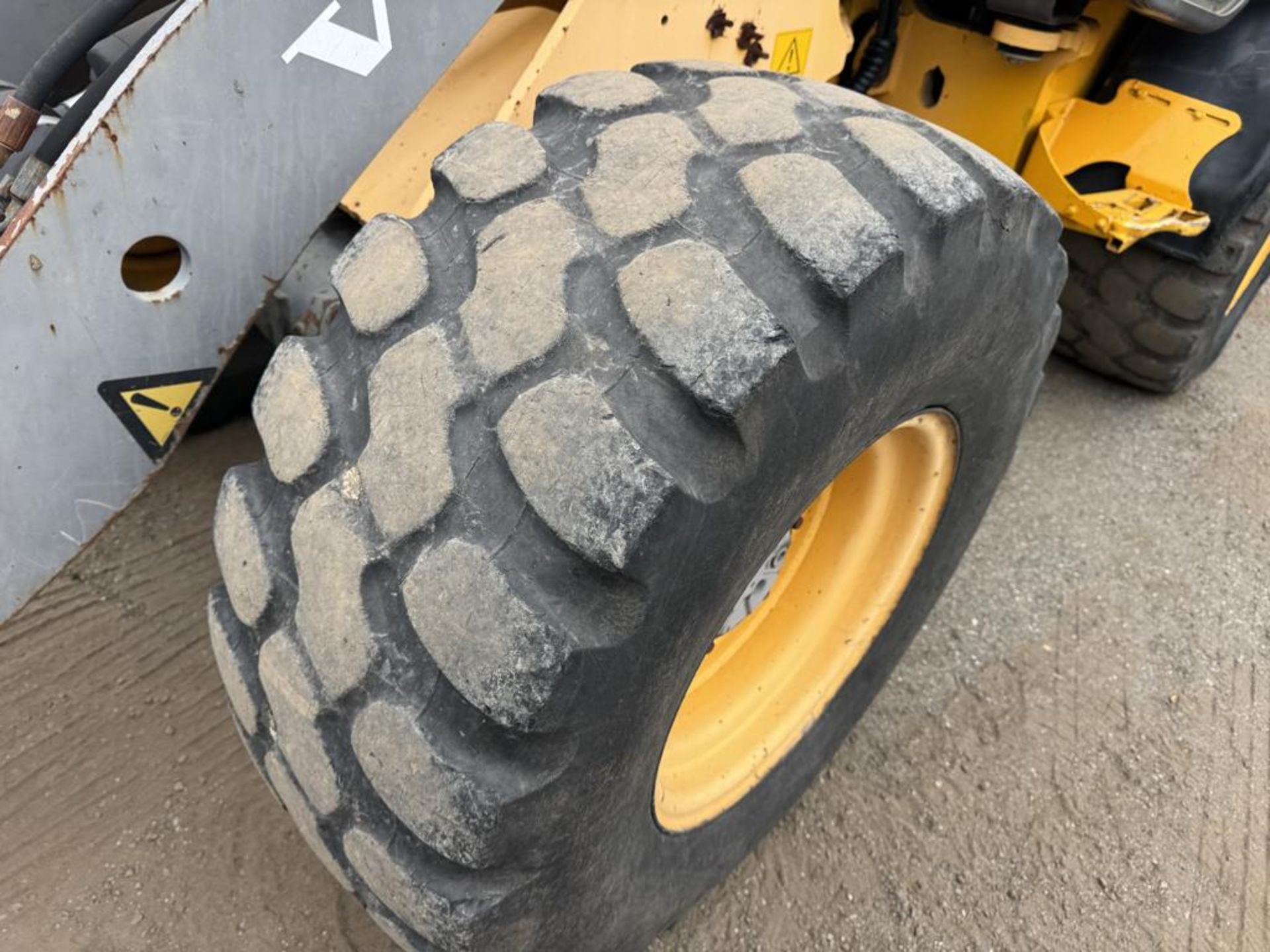 Volvo L20B Compact Wheel Loader - Image 15 of 30