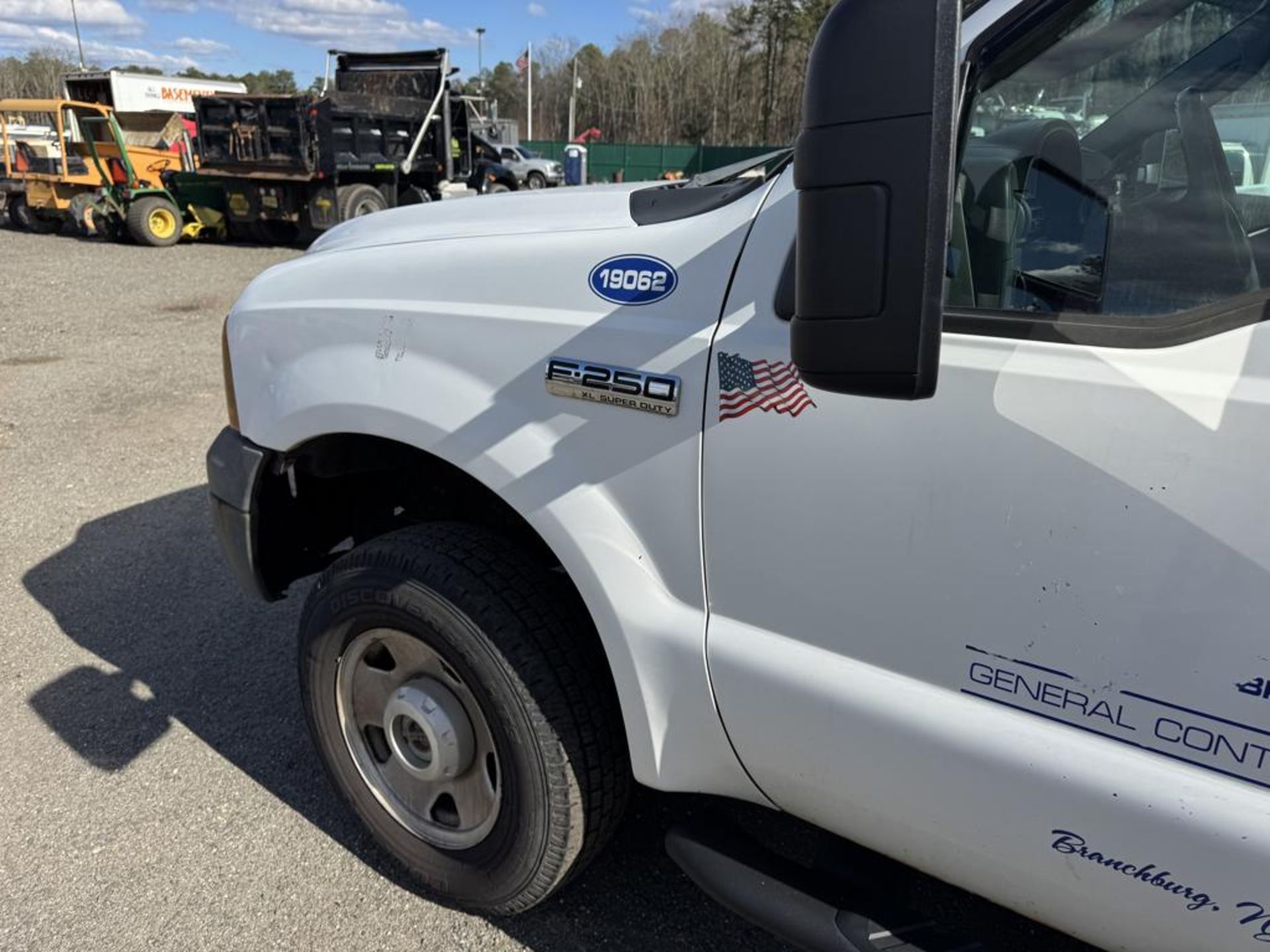 2006 Ford F-250 Utility Truck 4x4 w/ Liftgate - Image 10 of 21