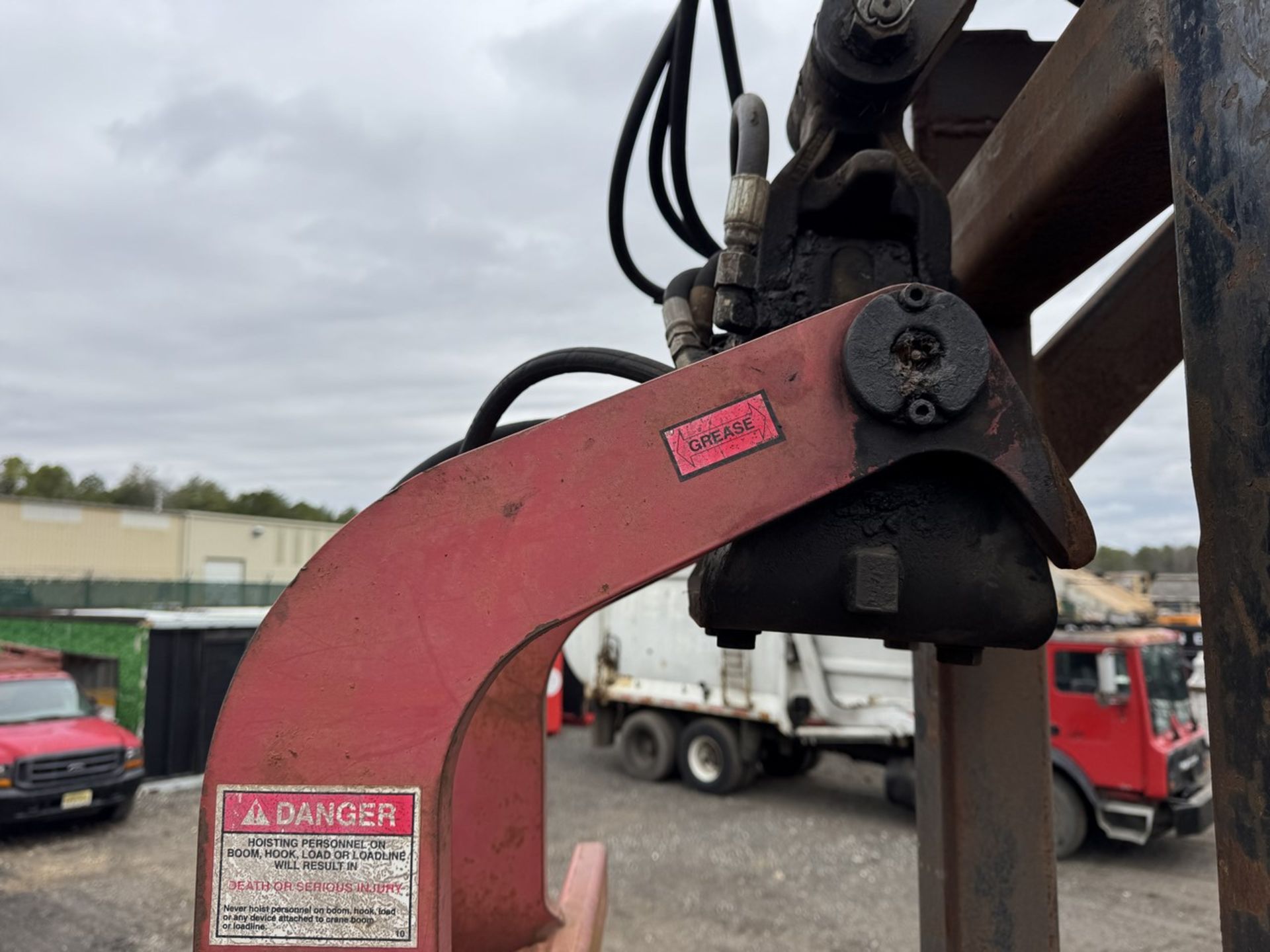 2005 HIAB 255K-2 HIPRO Material Crane Mounted on 2005 Sterling 6513 - Image 31 of 56