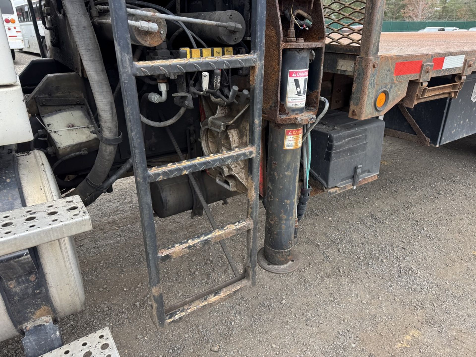 2005 HIAB 255K-2 HIPRO Material Crane Mounted on 2005 Sterling 6513 - Image 17 of 56