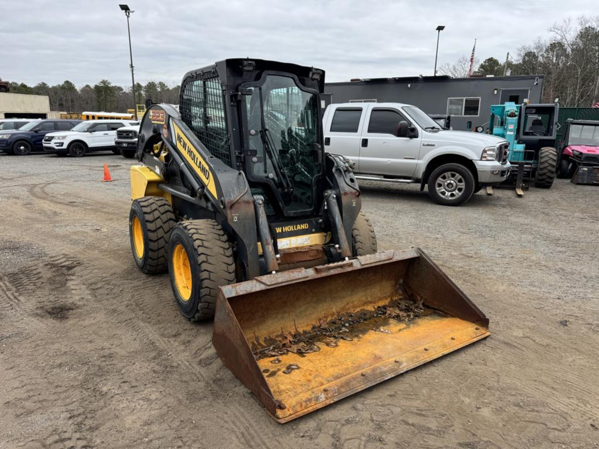 2013 New Holland L223 Skid Steer - Image 5 of 32