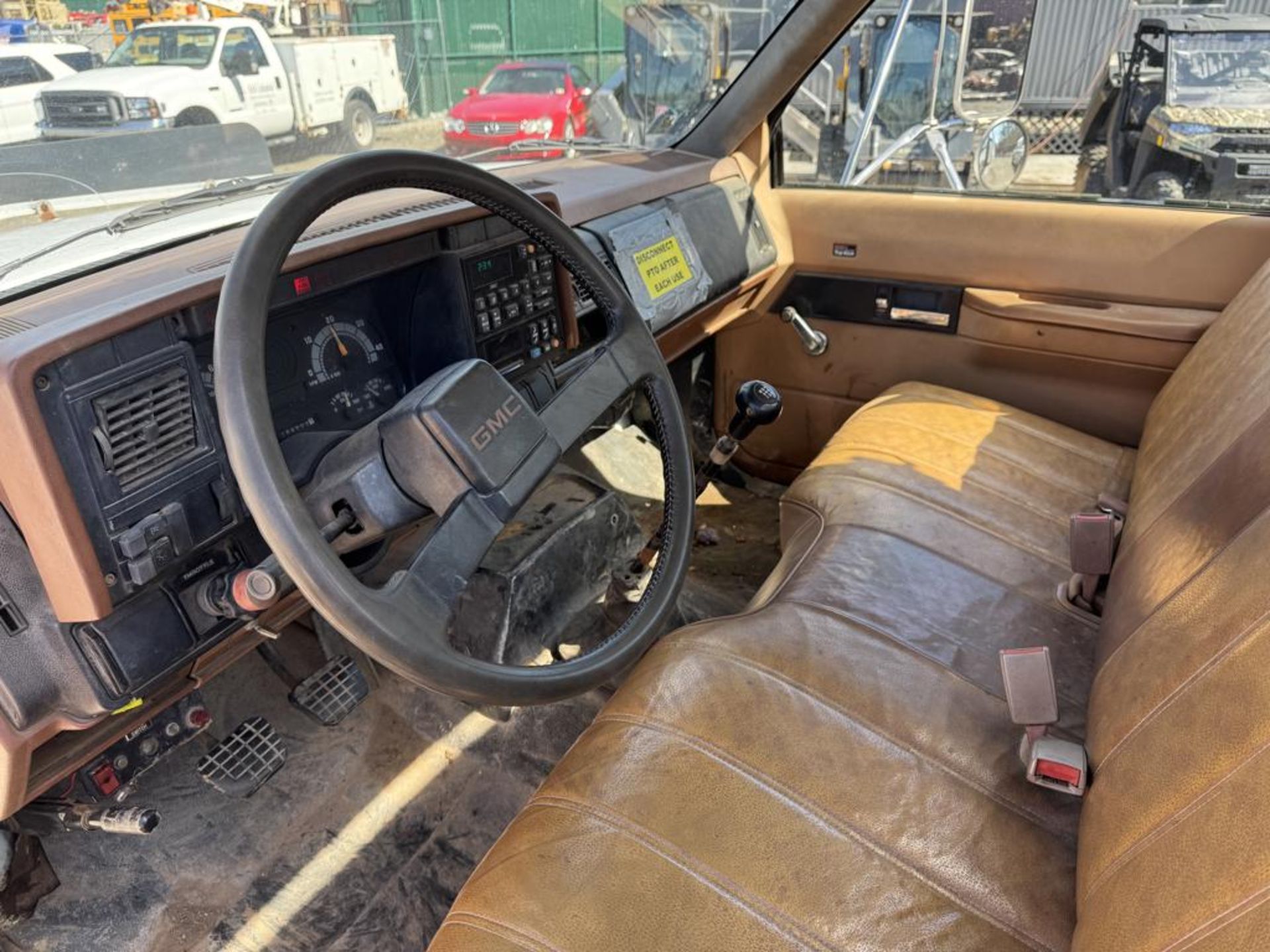 1991 GMC TopKick Lube Truck - Image 26 of 32