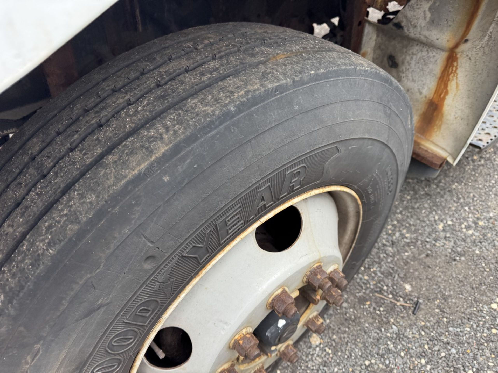 2004 Ford F-650 Flat Bed 4x2 (INOPERABLE) - Image 7 of 23