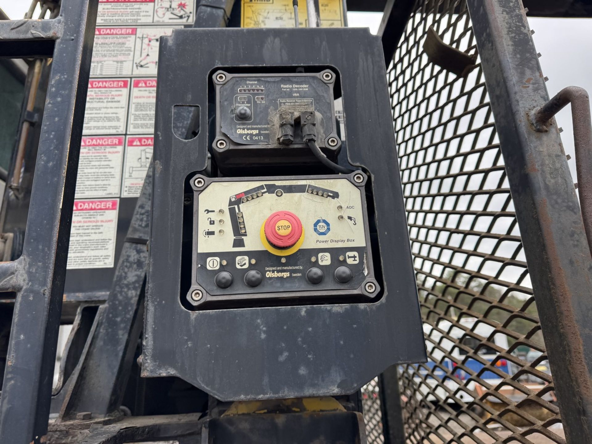 2005 HIAB 255K-2 HIPRO Material Crane Mounted on 2005 Sterling 6513 - Image 18 of 56