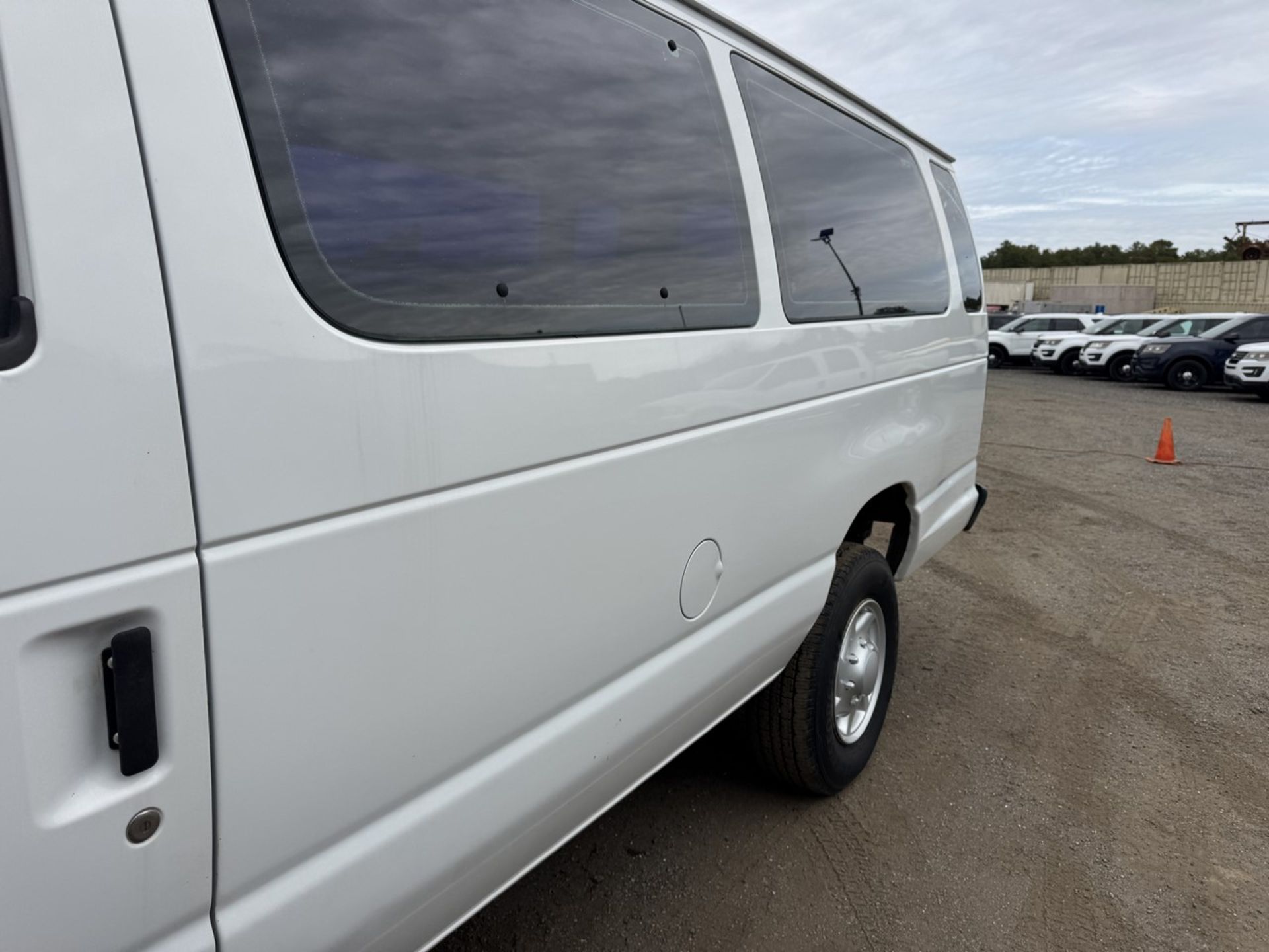 2008 Ford E-350 - Image 13 of 23