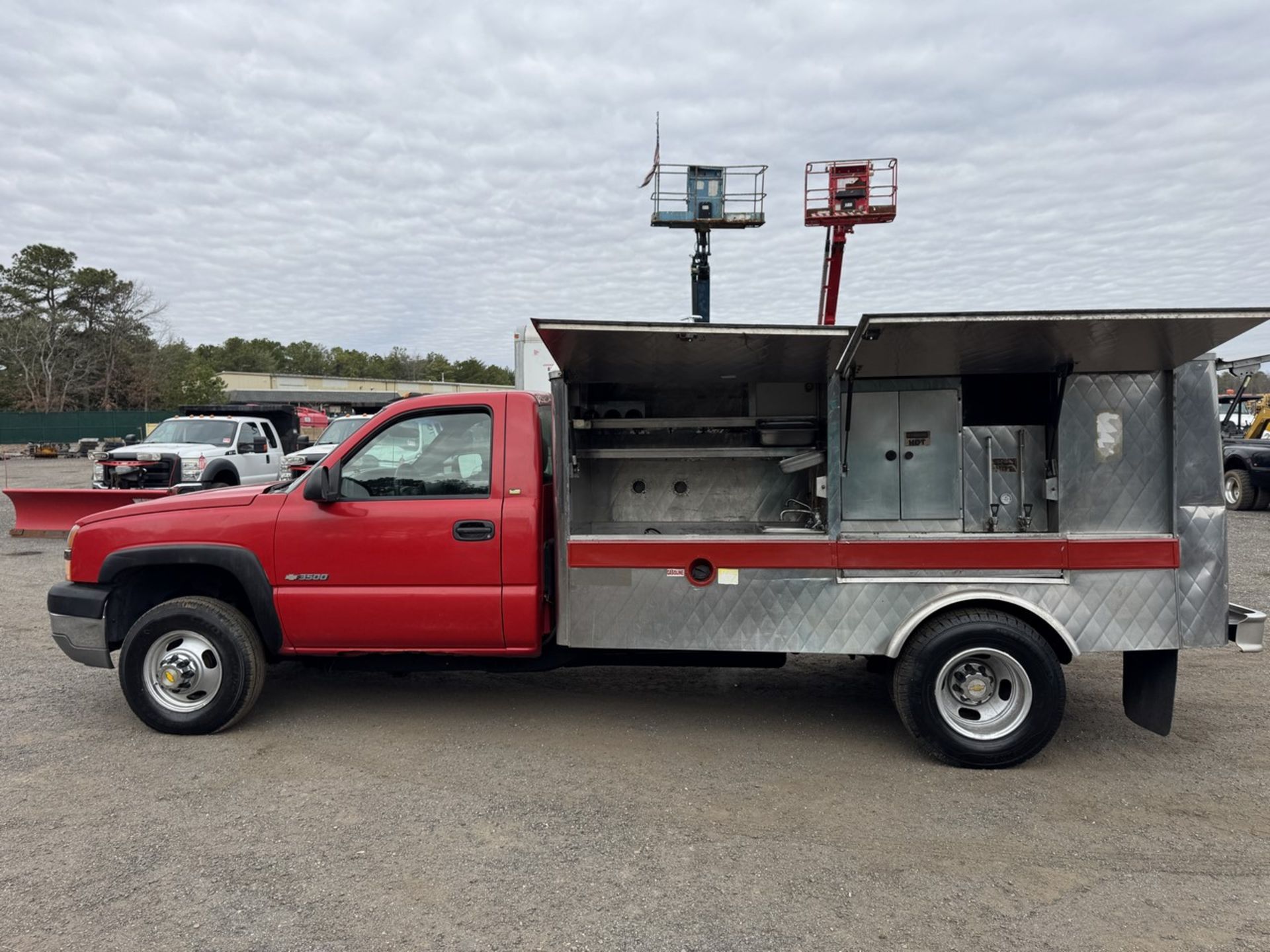 2004 Chevy Silverado 3500HD Lunch Truck - Image 9 of 28