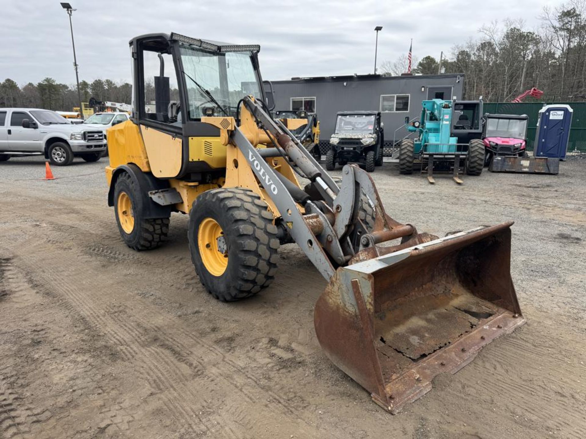 Volvo L20B Compact Wheel Loader - Image 2 of 30