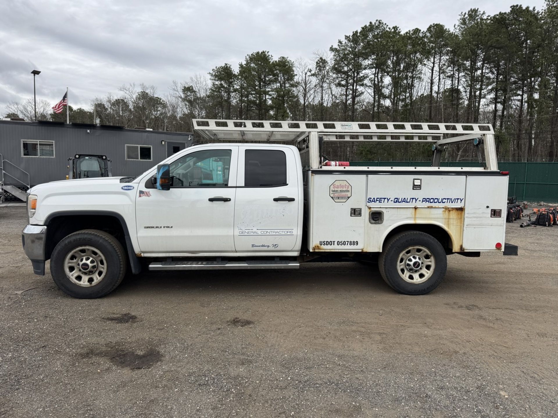 2015 GMC 3500HD Utility Bed 4x4 - Image 9 of 30