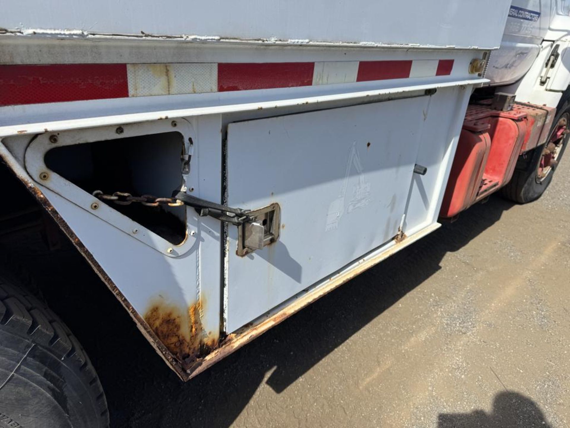 1991 GMC TopKick Lube Truck - Image 22 of 32