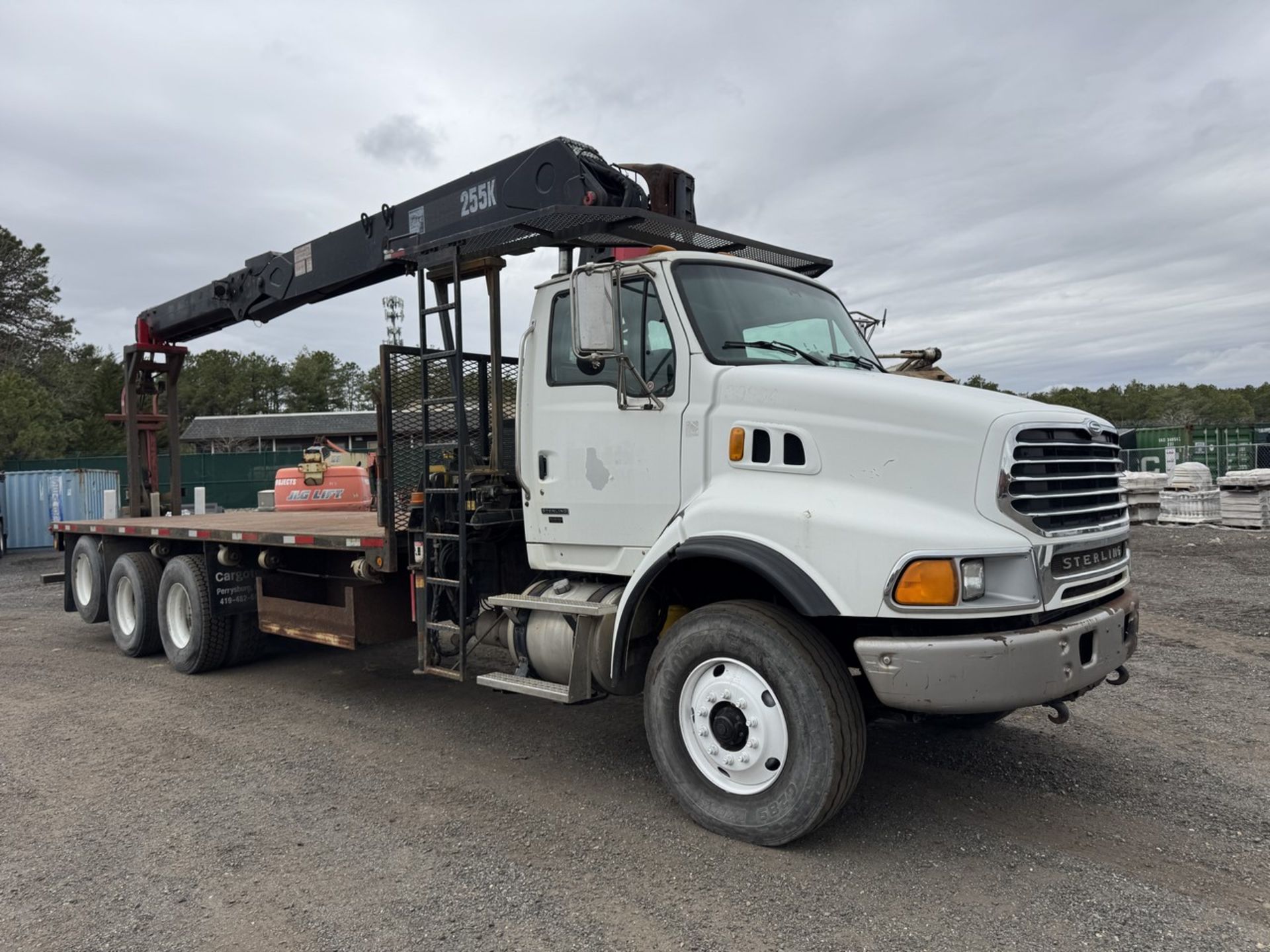 2005 HIAB 255K-2 HIPRO Material Crane Mounted on 2005 Sterling 6513 - Image 3 of 56