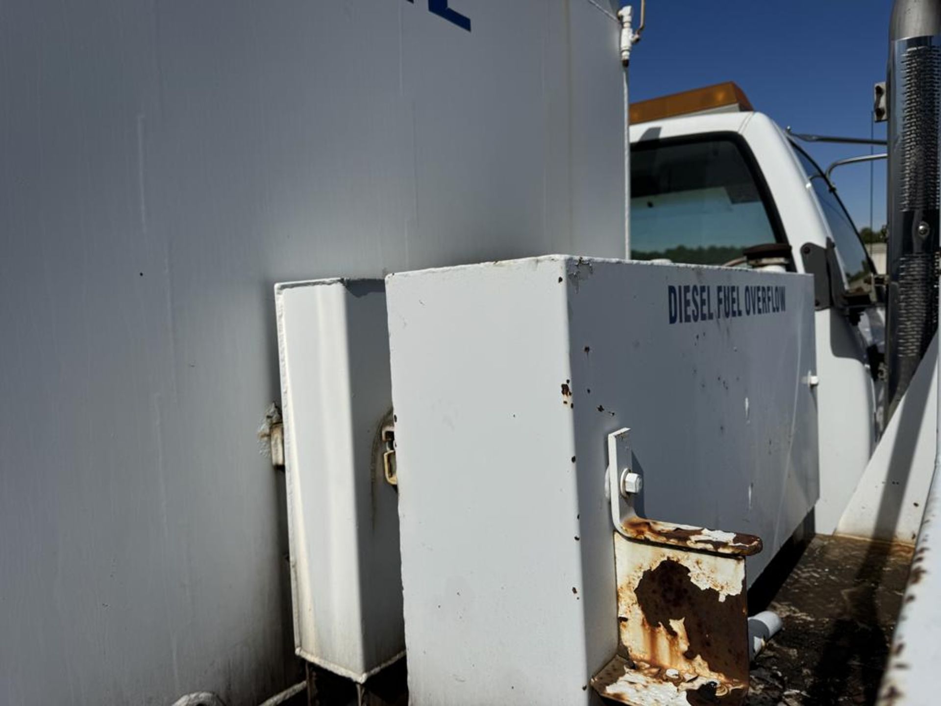 1991 GMC TopKick Lube Truck - Image 21 of 32