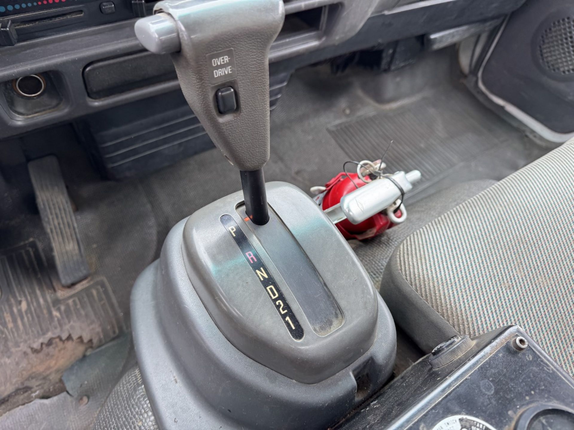 2003 GMC W5500 Sweep-Rite Husky Sweeper - Image 28 of 31