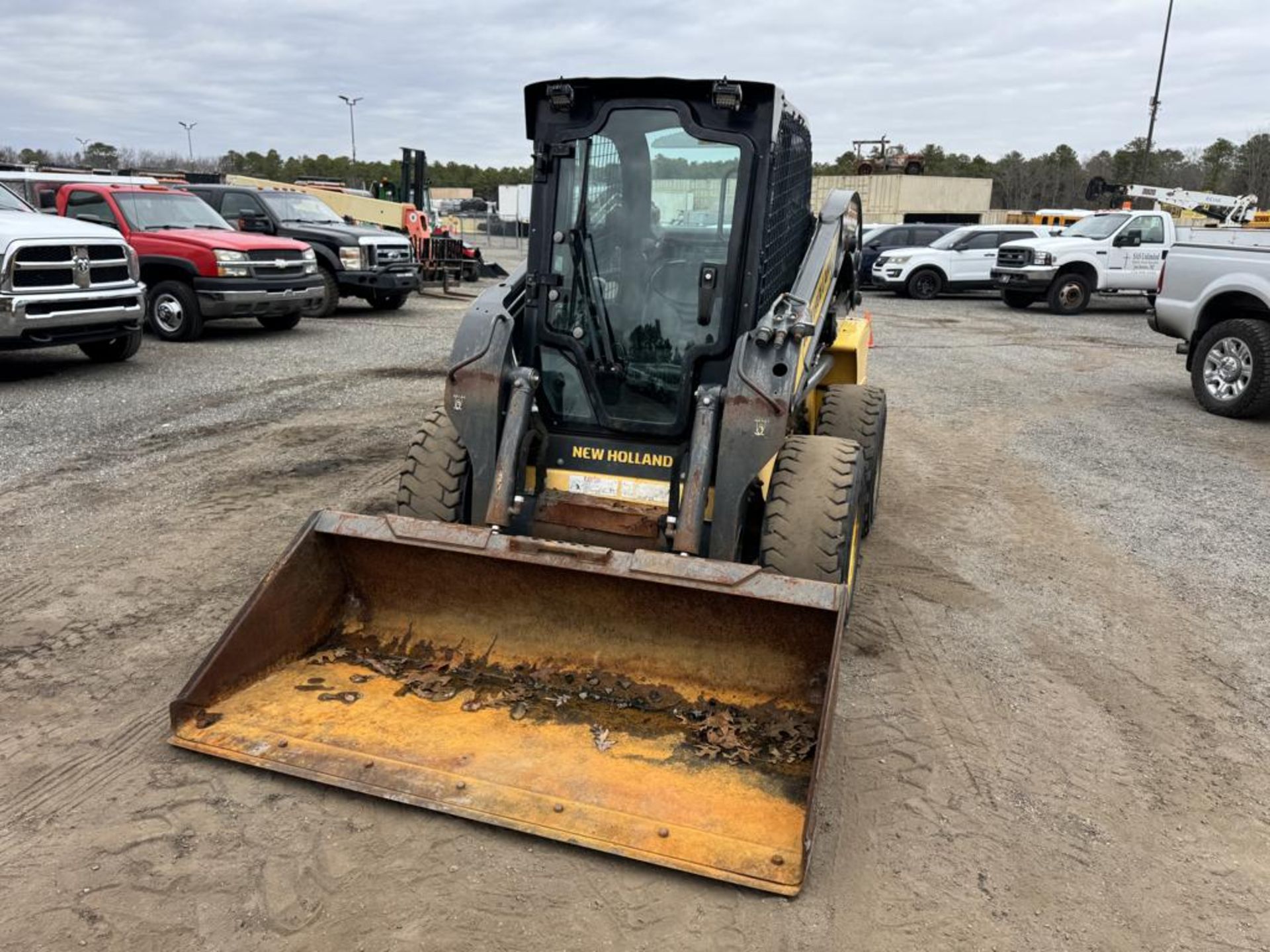 2013 New Holland L223 Skid Steer - Image 3 of 32