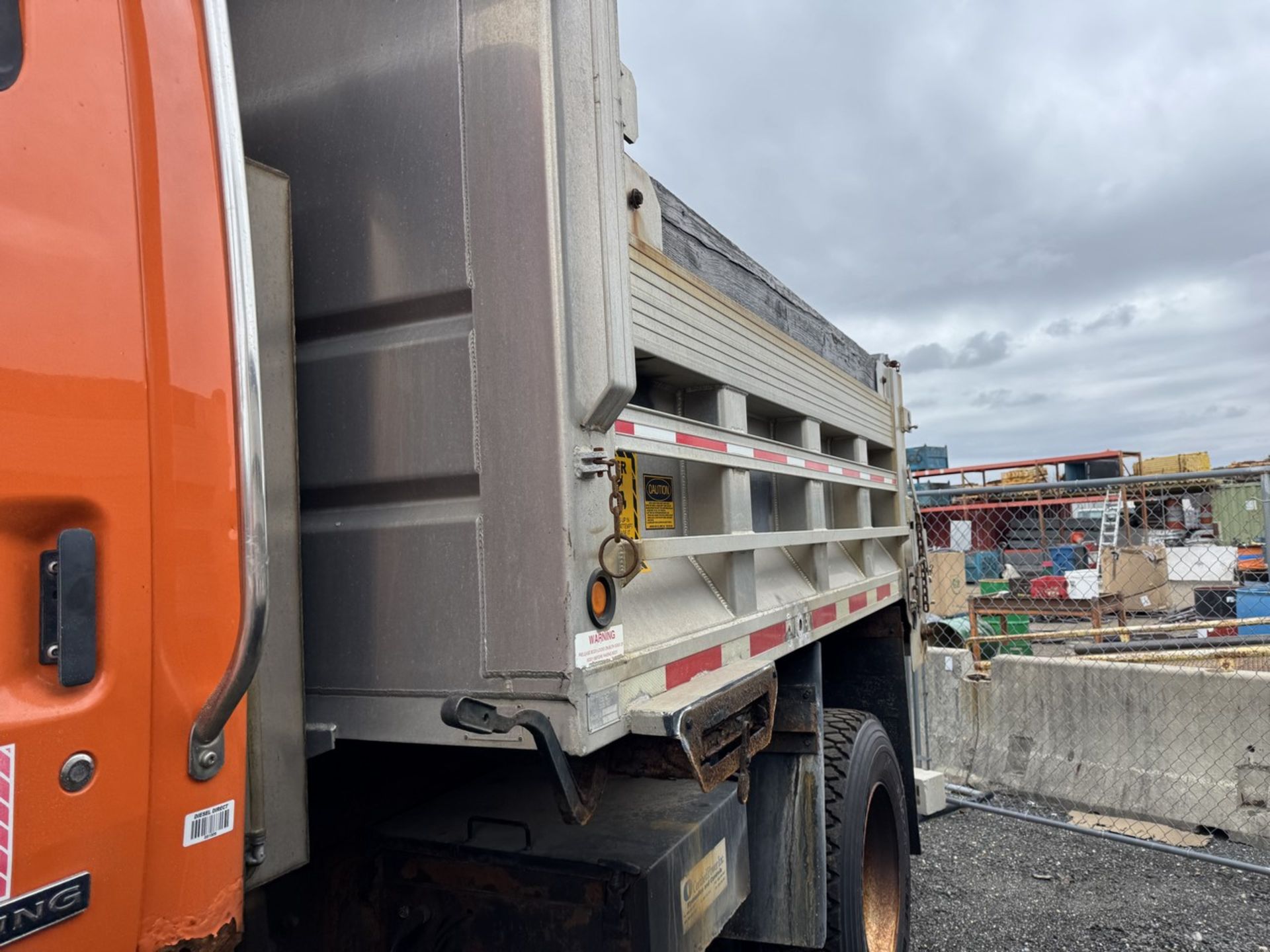 2004 Sterling Single Axle Dump (INOPERABLE) - Image 9 of 28