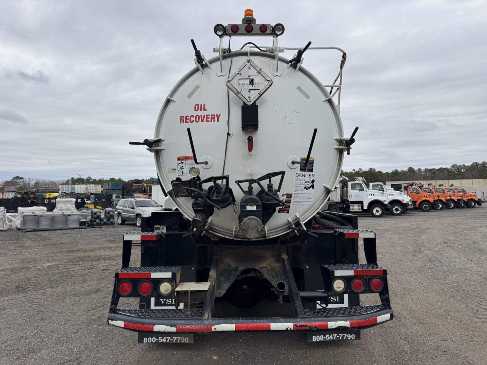 2004 Sterling L7500 Vacuum Loader Truck - Image 8 of 48