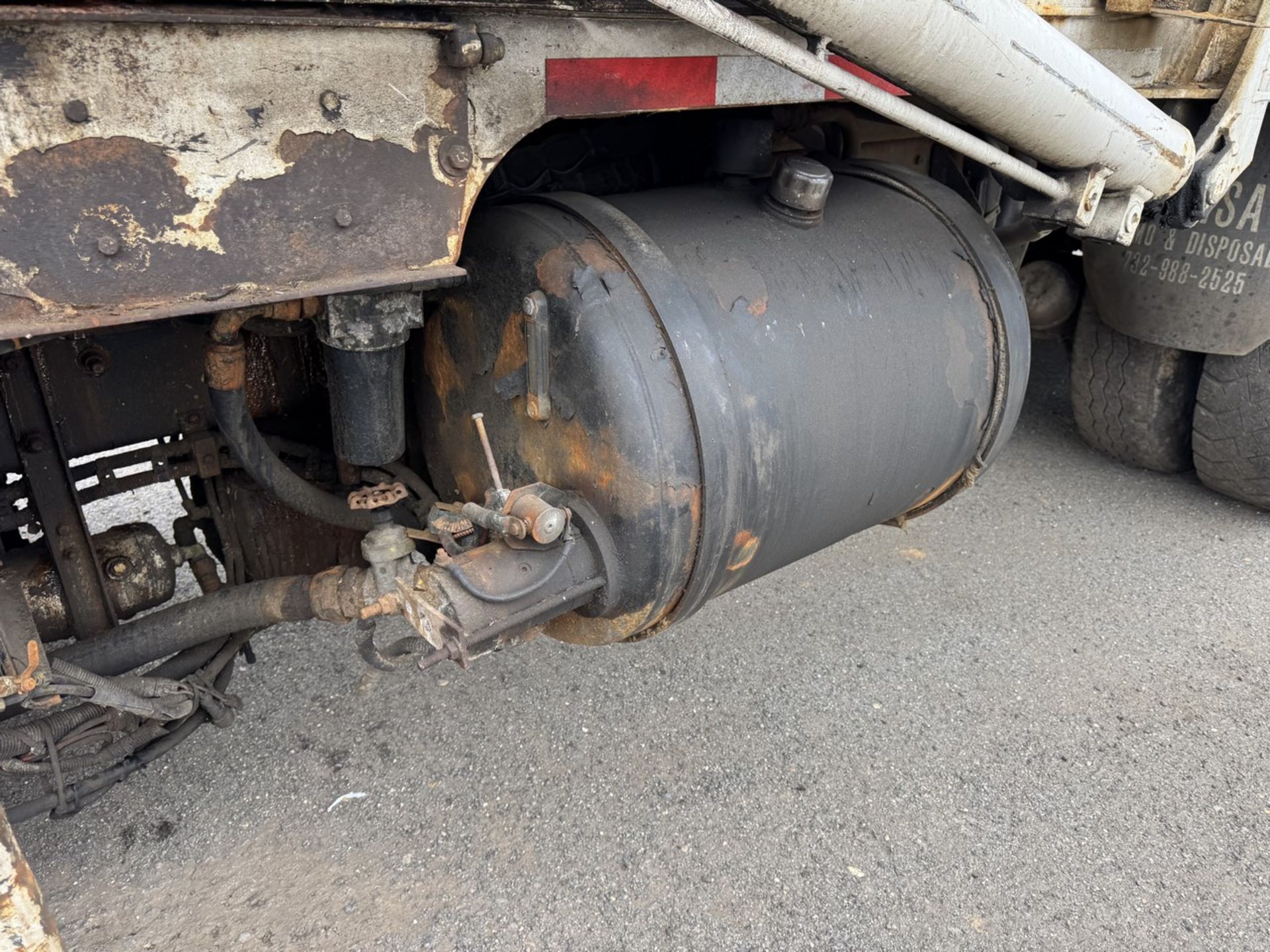 2009 Mack Garbage Truck Front Loader - Image 21 of 46