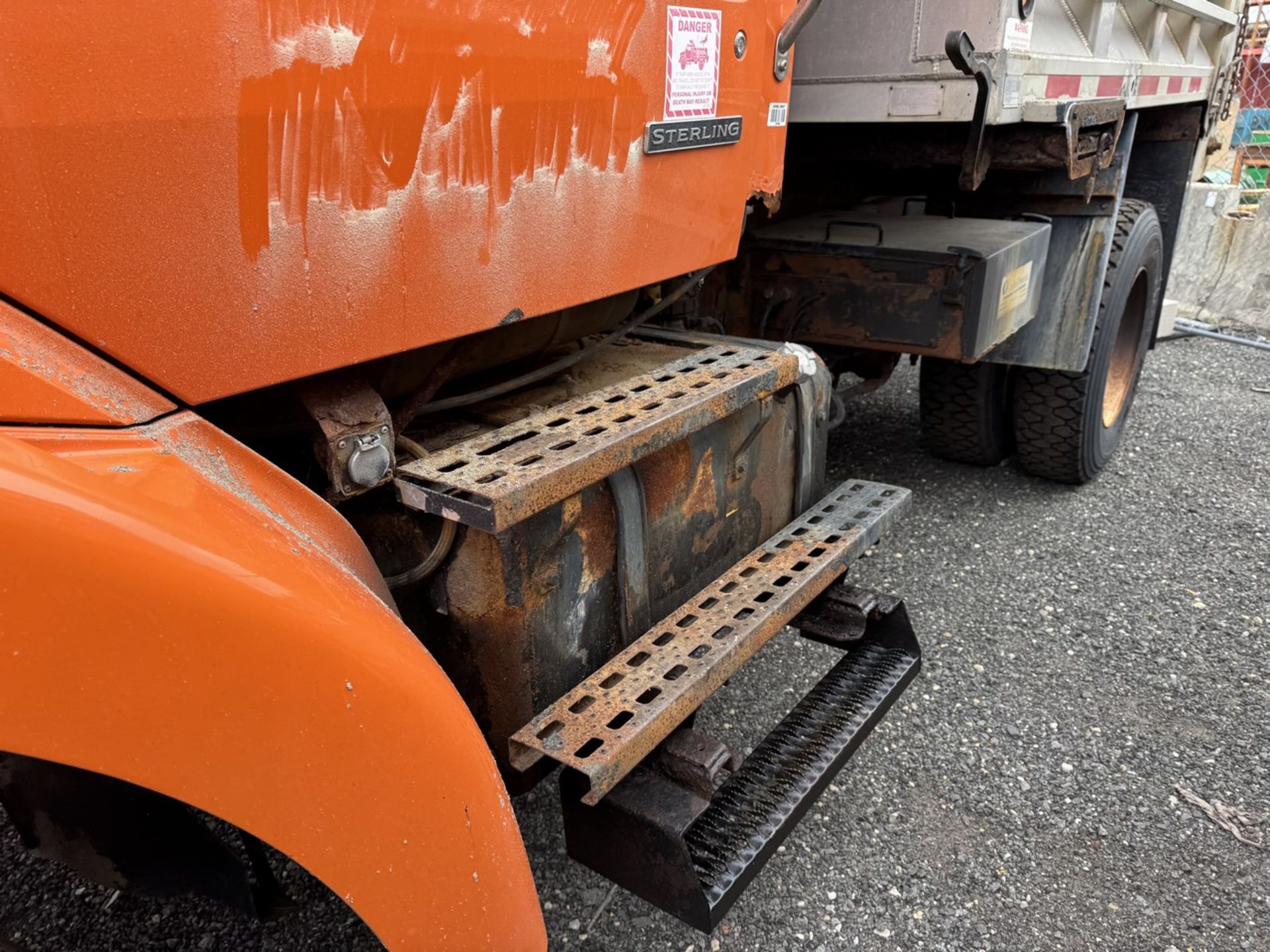 2004 Sterling Single Axle Dump (INOPERABLE) - Image 8 of 28