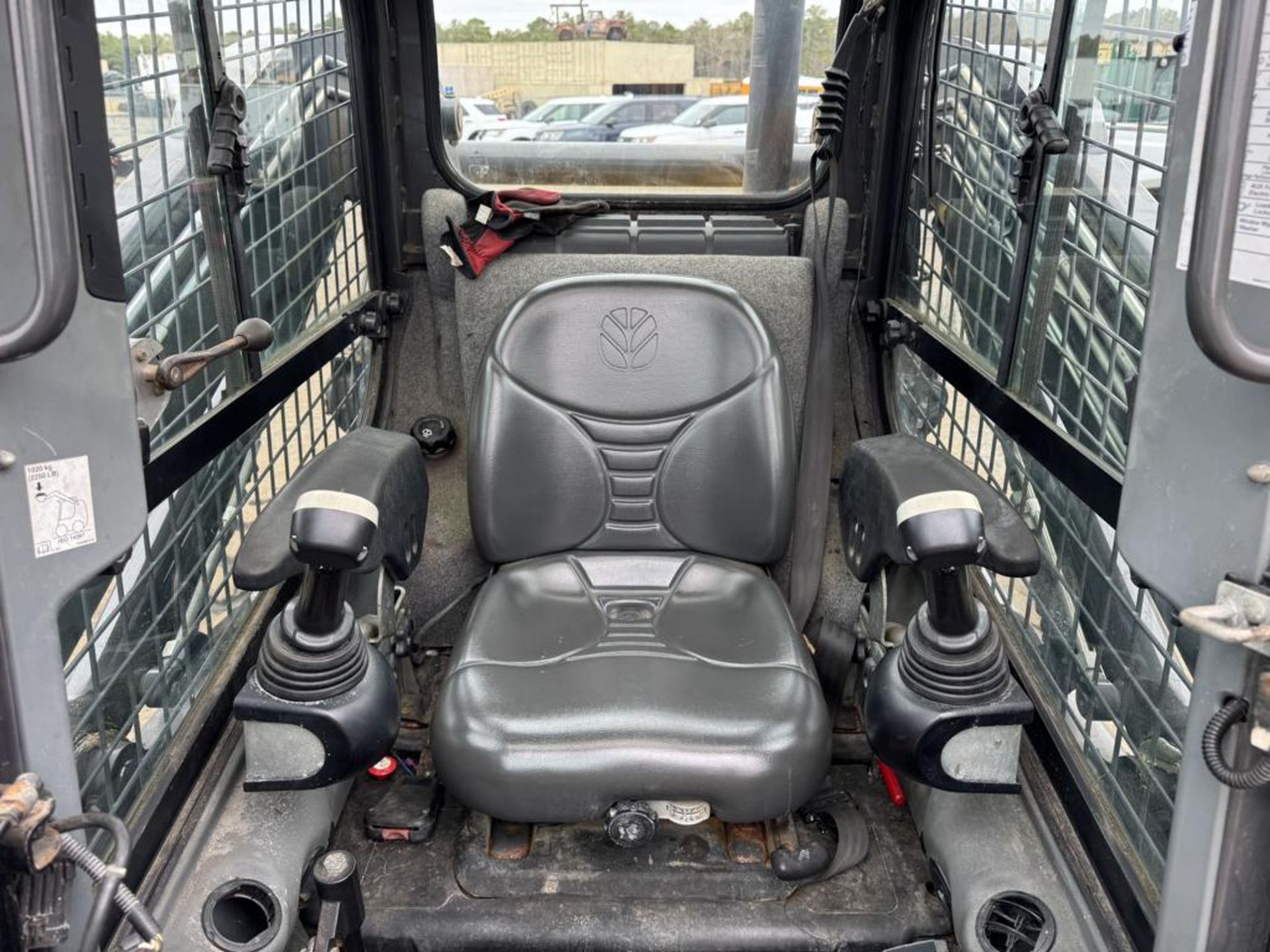 2013 New Holland L223 Skid Steer - Image 26 of 32