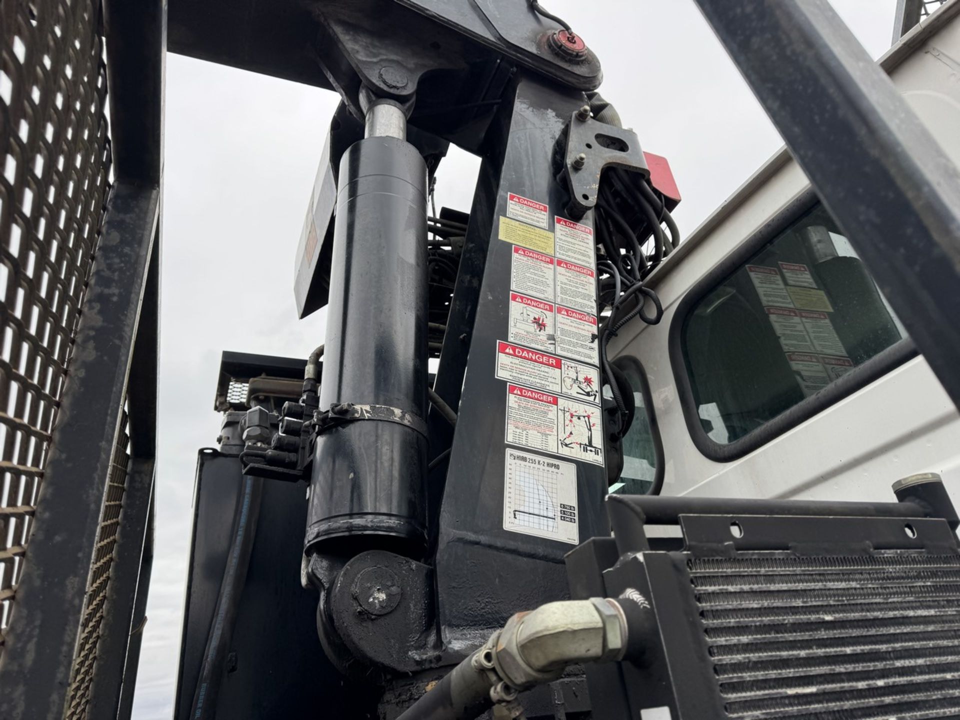 2005 HIAB 255K-2 HIPRO Material Crane Mounted on 2005 Sterling 6513 - Image 36 of 56