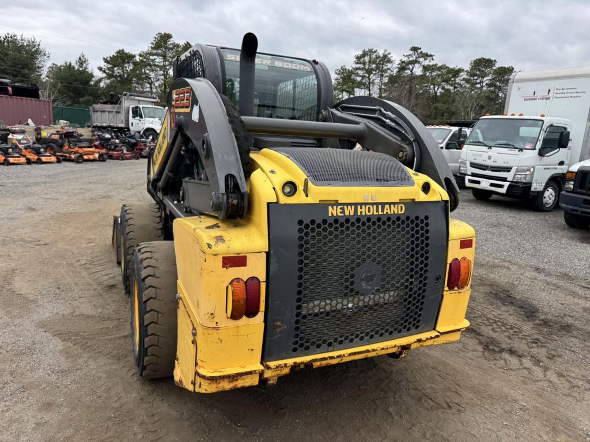 2013 New Holland L223 Skid Steer - Image 11 of 32