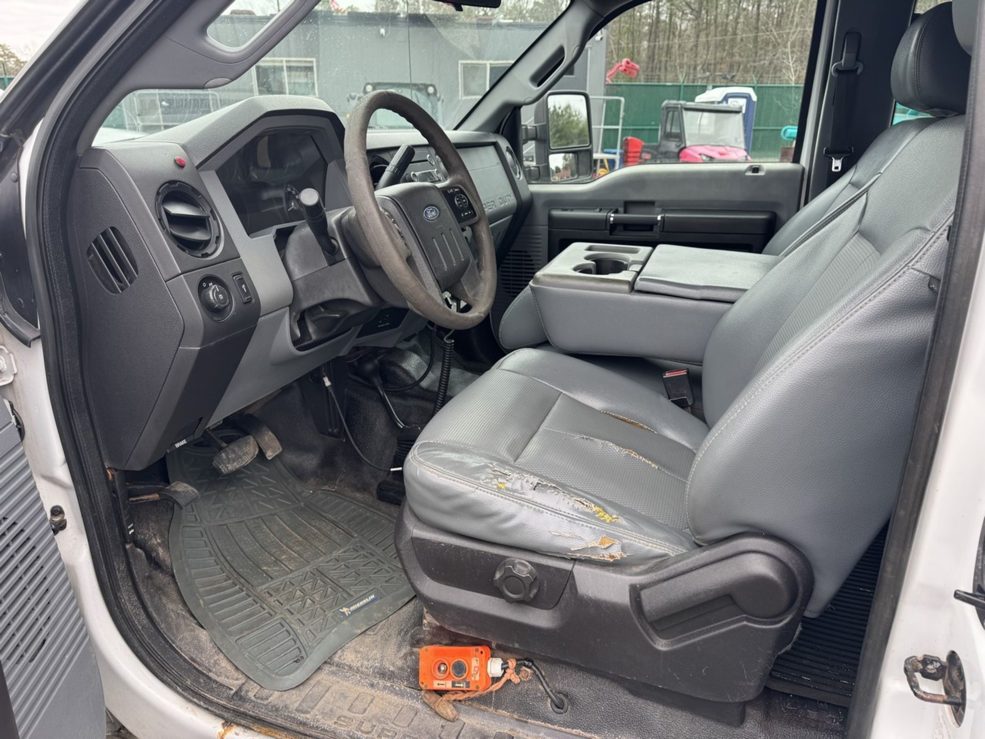 2016 Ford F-550 Mason Dump 4x4 w/ Plow and Salter - Image 33 of 39