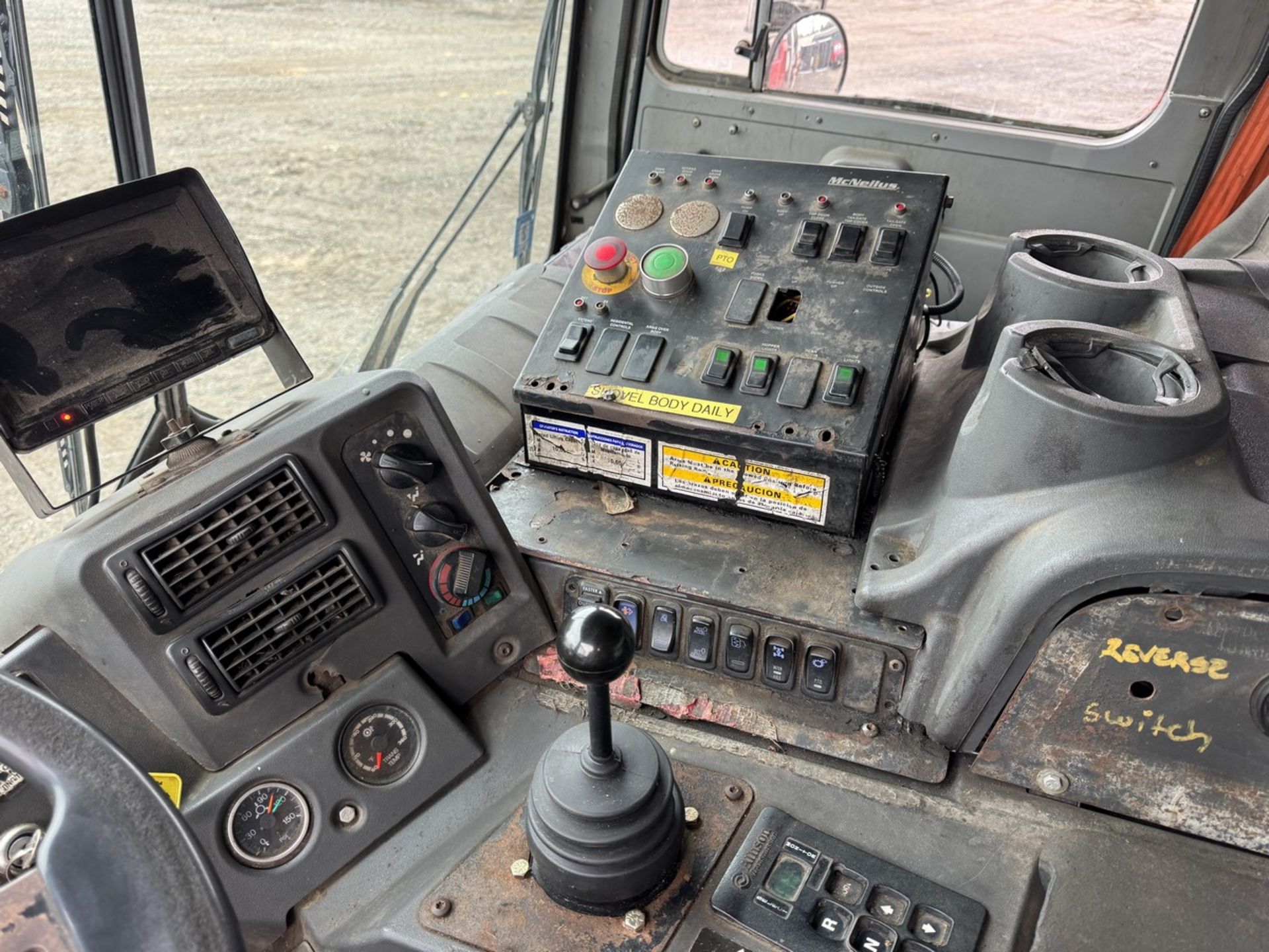 2009 Mack Garbage Truck Front Loader - Image 39 of 46