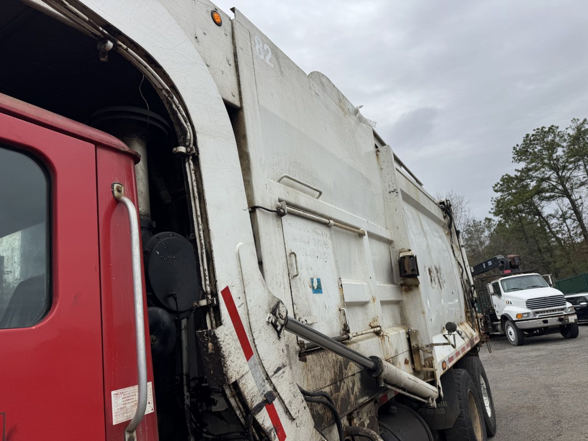 2009 Mack Garbage Truck Front Loader - Image 18 of 46