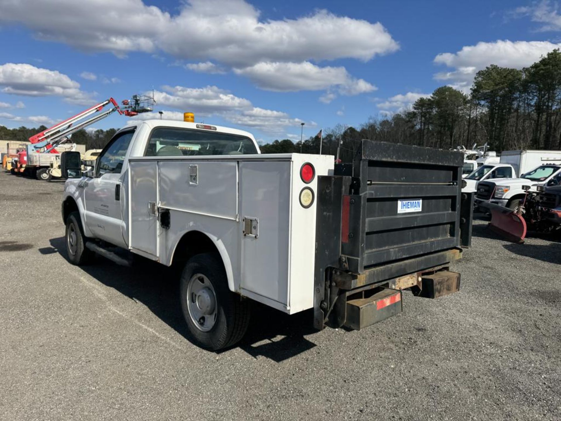 2006 Ford F-250 Utility Truck 4x4 w/ Liftgate - Image 7 of 21