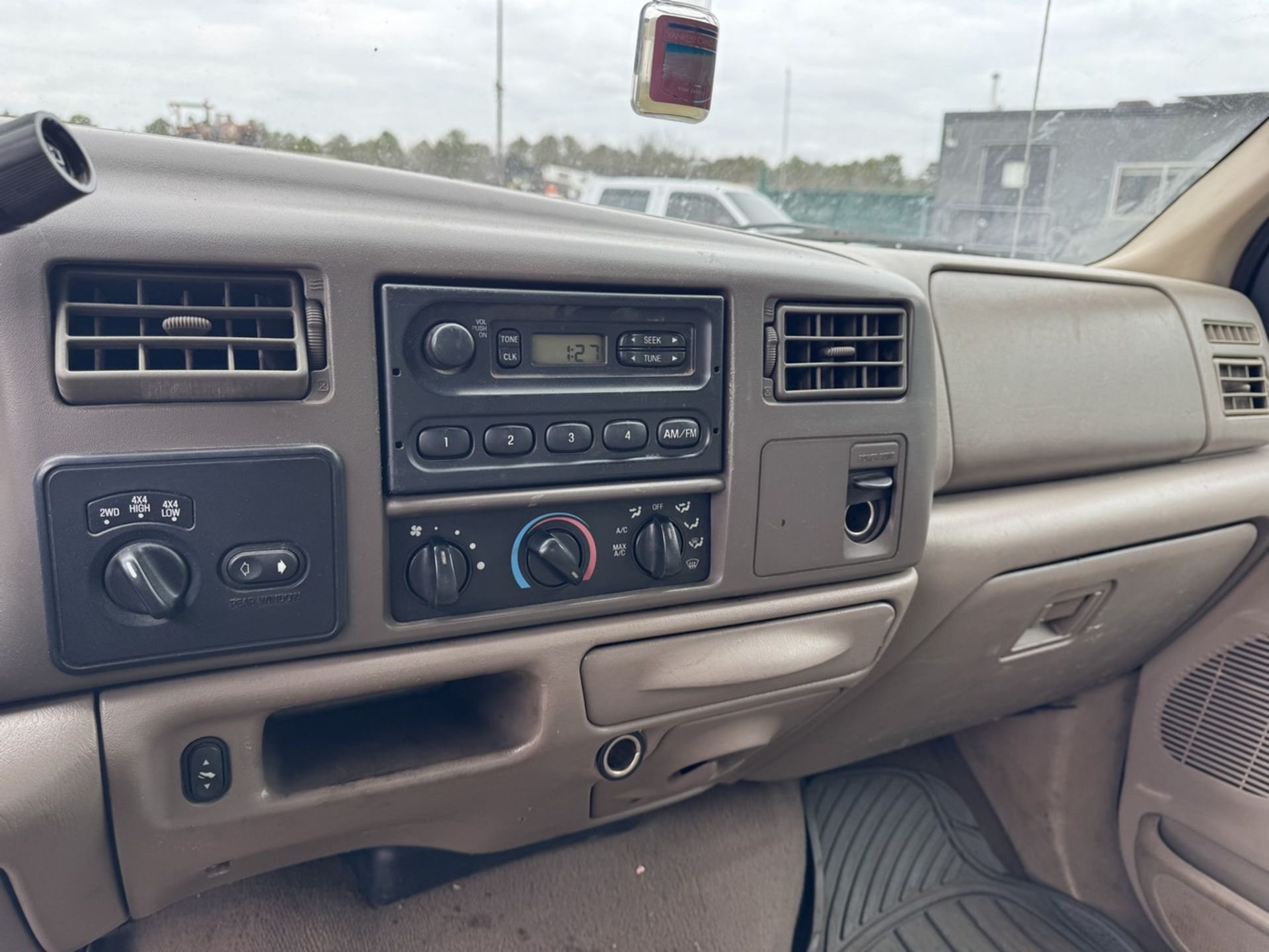 2004 Ford F-350 4x4 Diesel - Image 22 of 25