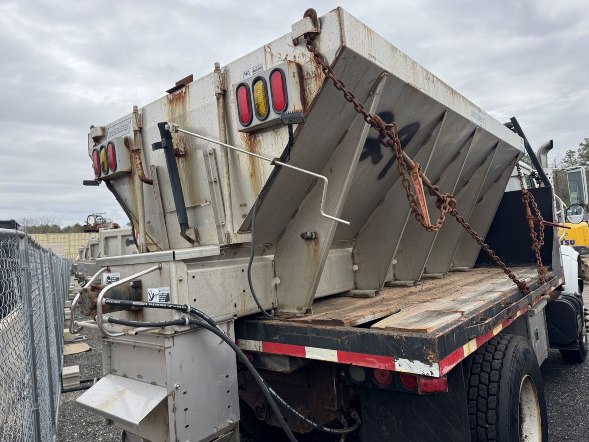 2000 International 4900 w/ Salter (INOPERABLE) - Image 12 of 24