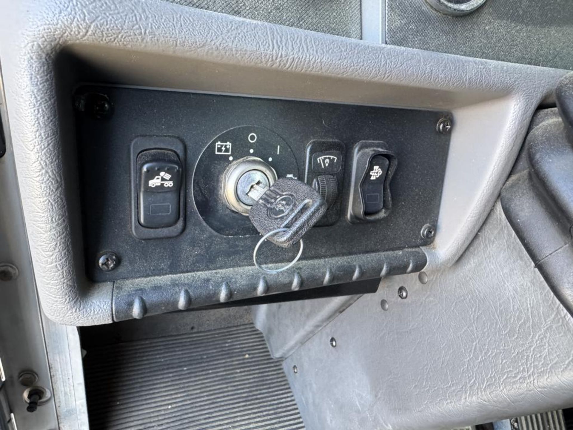 2020 Kenworth T370 Single Axle Dump 48k Original Miles - Image 41 of 46