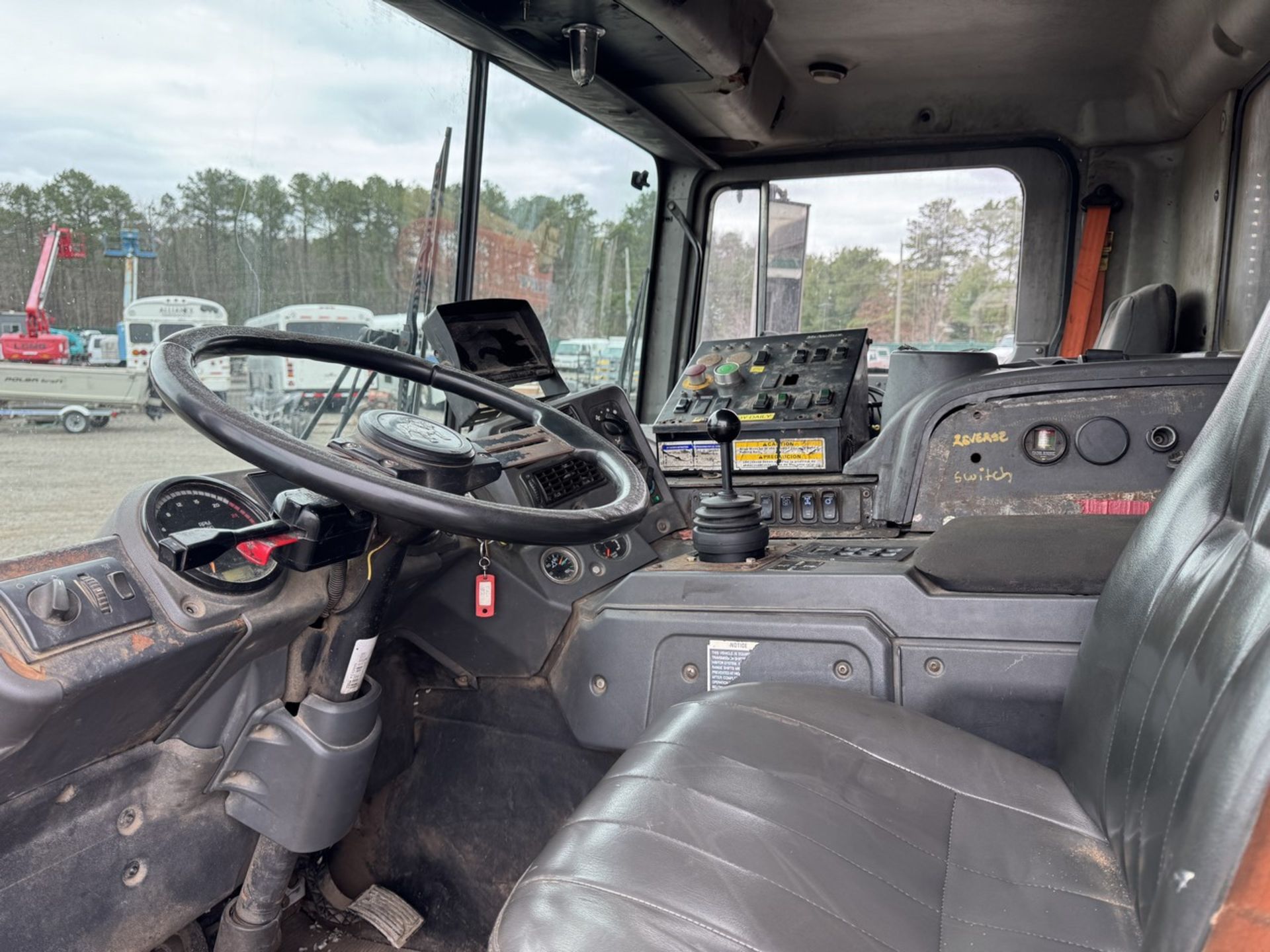 2009 Mack Garbage Truck Front Loader - Image 38 of 46