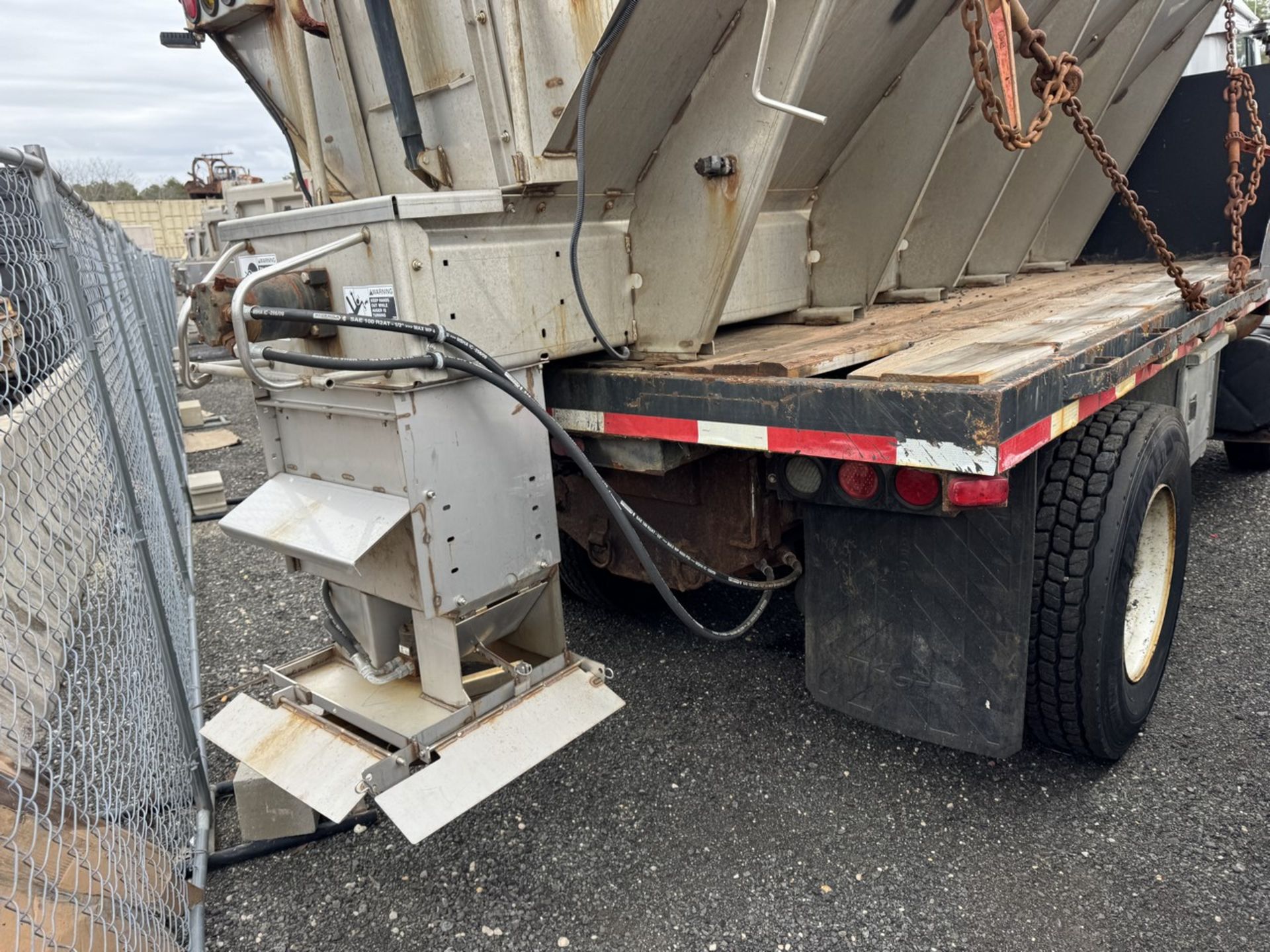 2000 International 4900 w/ Salter (INOPERABLE) - Image 13 of 24