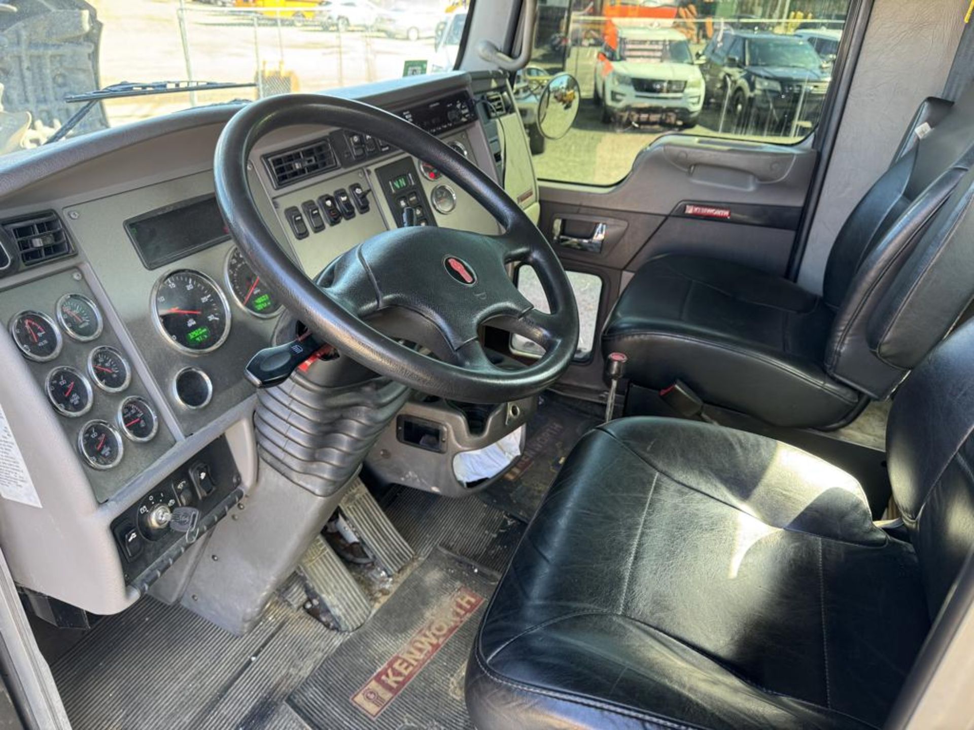 2020 Kenworth T370 Single Axle Dump 48k Original Miles - Image 37 of 46