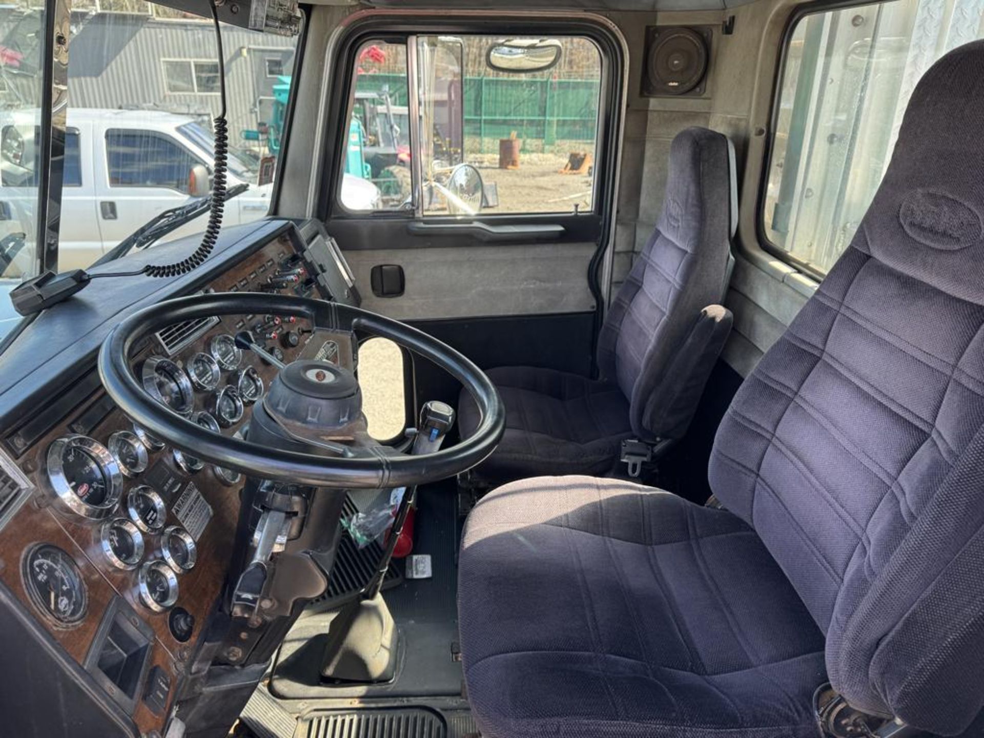 1988 Peterbilt 379 Day Cab Tandem - Image 30 of 46
