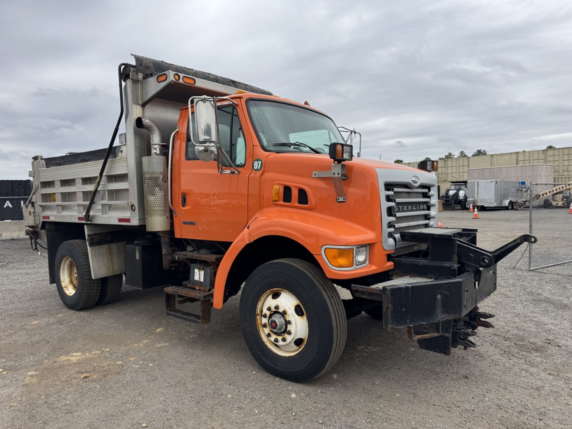 2004 Sterling Single Axle Dump - Image 3 of 34