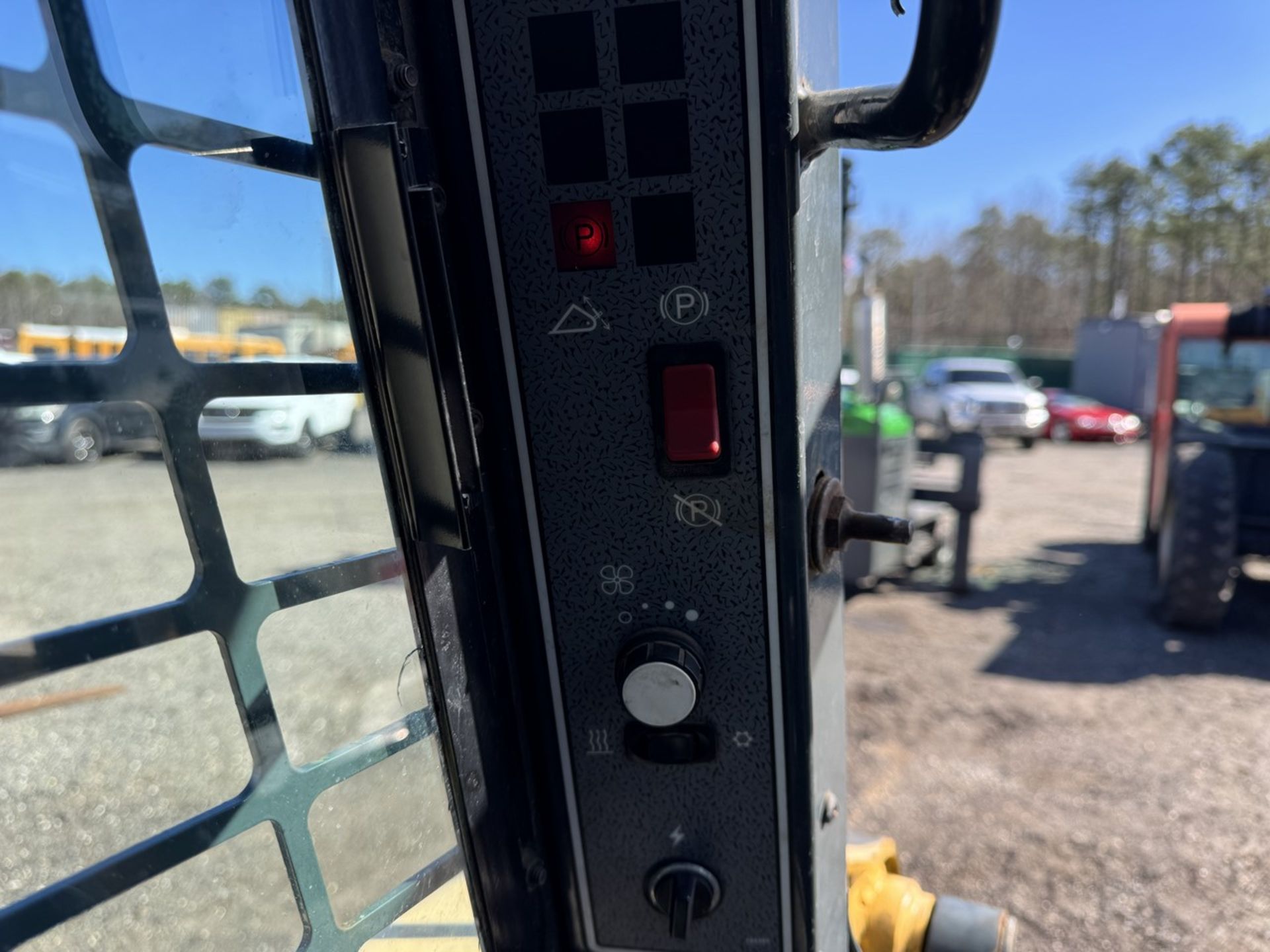 Gehl 5640 Skid Steer (INOPERABLE) - Image 18 of 21