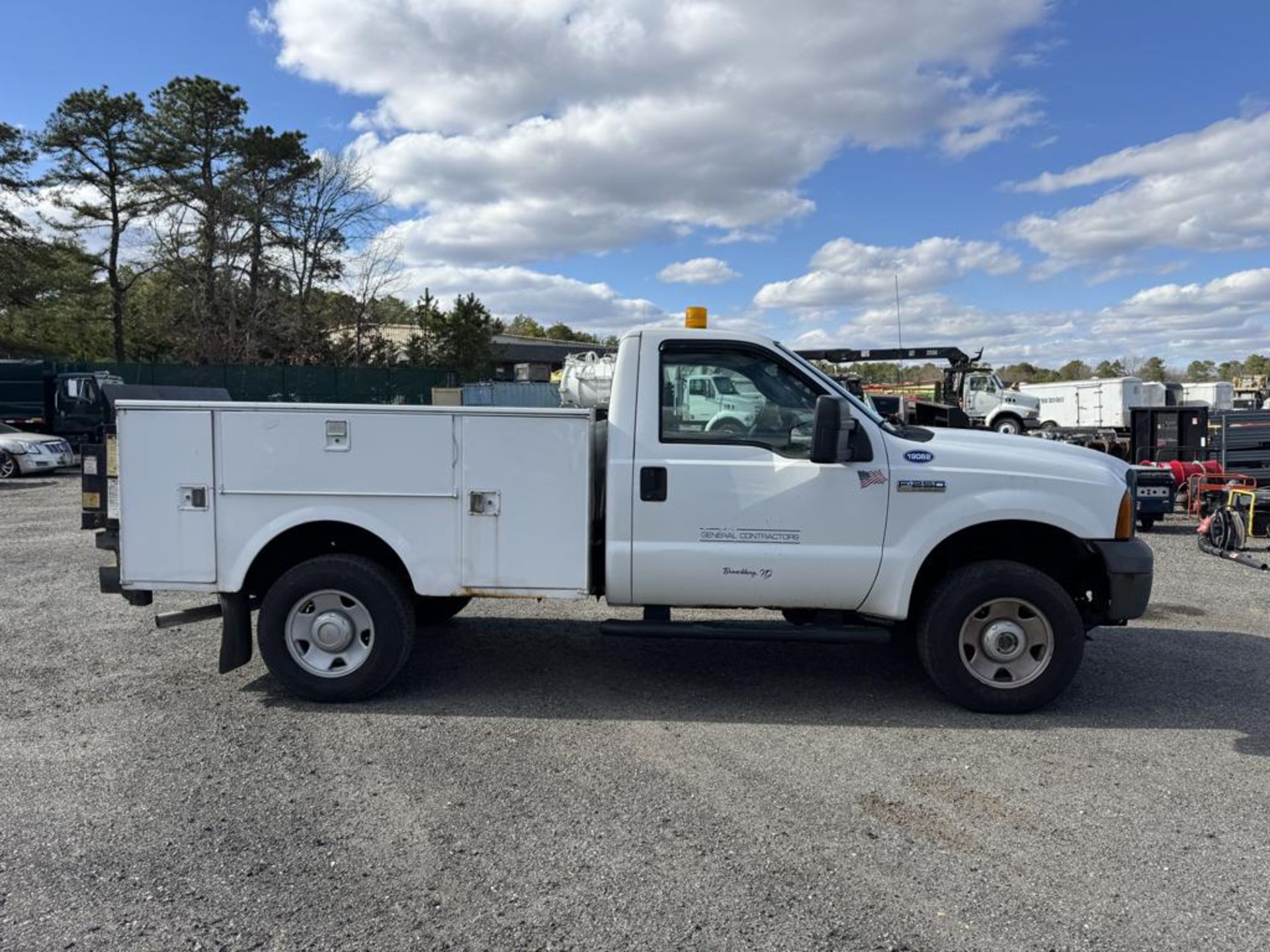2006 Ford F-250 Utility Truck 4x4 w/ Liftgate - Image 3 of 21