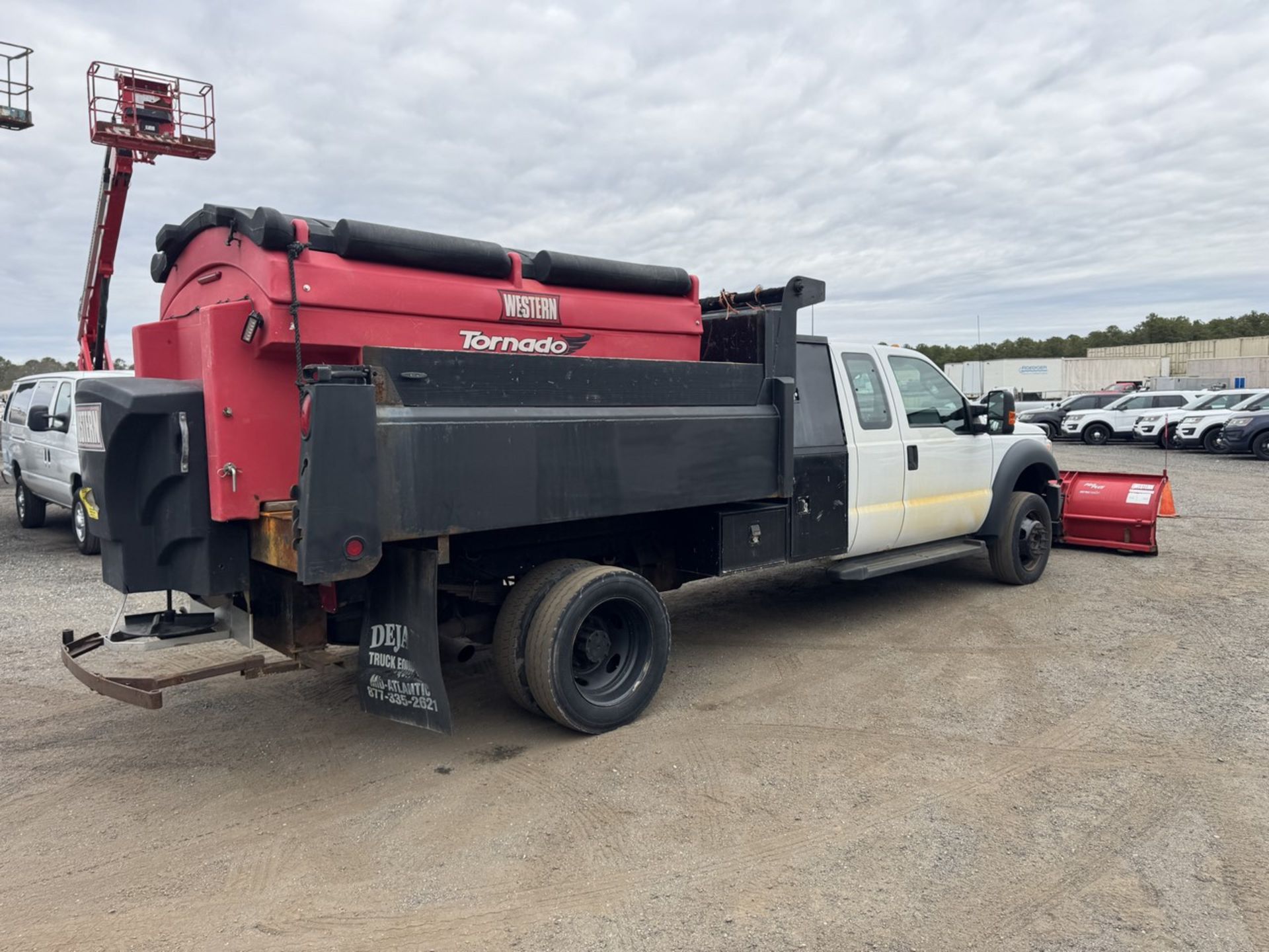 2016 Ford F-550 Mason Dump 4x4 w/ Plow and Salter - Image 5 of 39