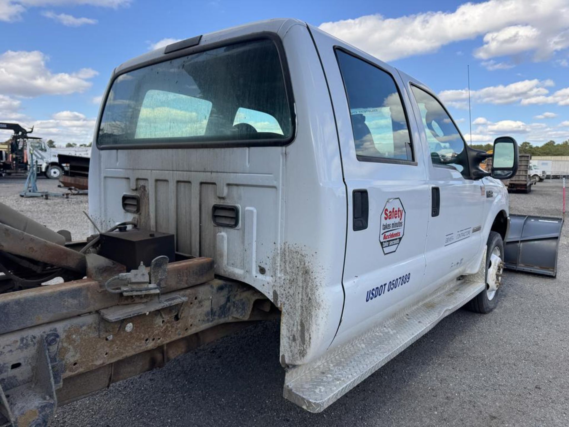 2004 Ford F-450 Mason Dump 4x4 w/ Plow - Image 22 of 32