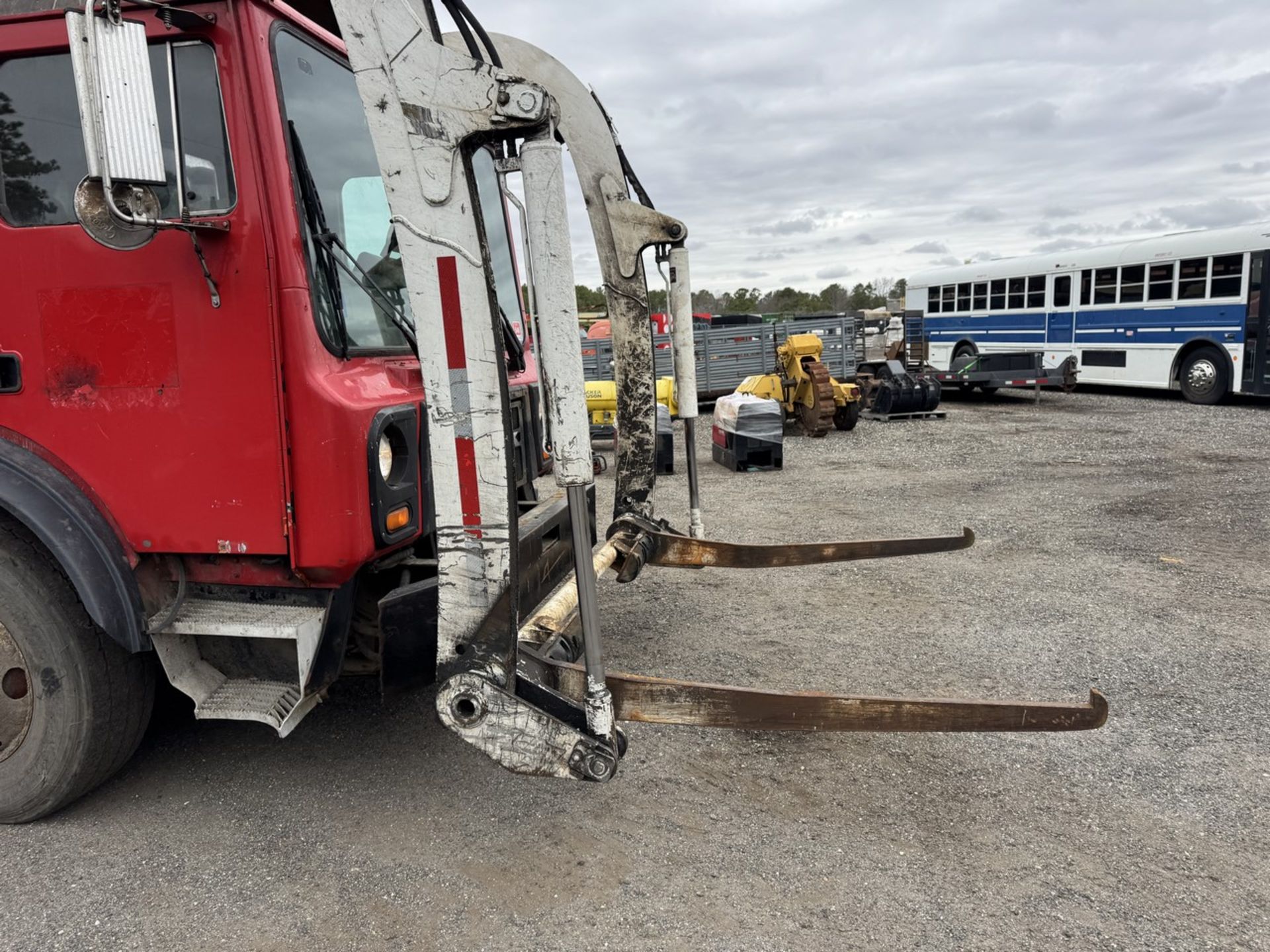 2009 Mack Garbage Truck Front Loader - Image 37 of 46