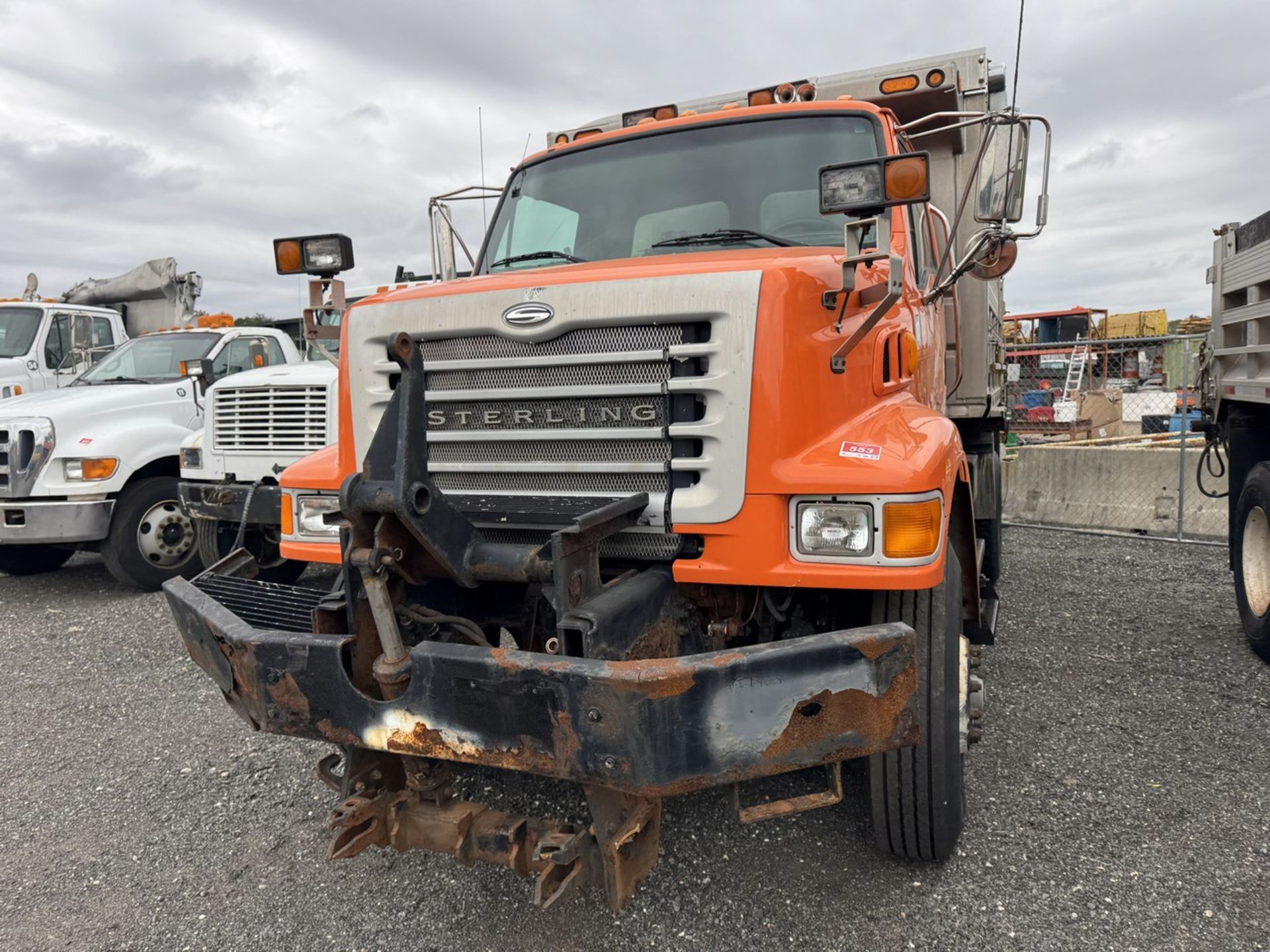 2004 Sterling Single Axle Dump (INOPERABLE) - Image 5 of 28