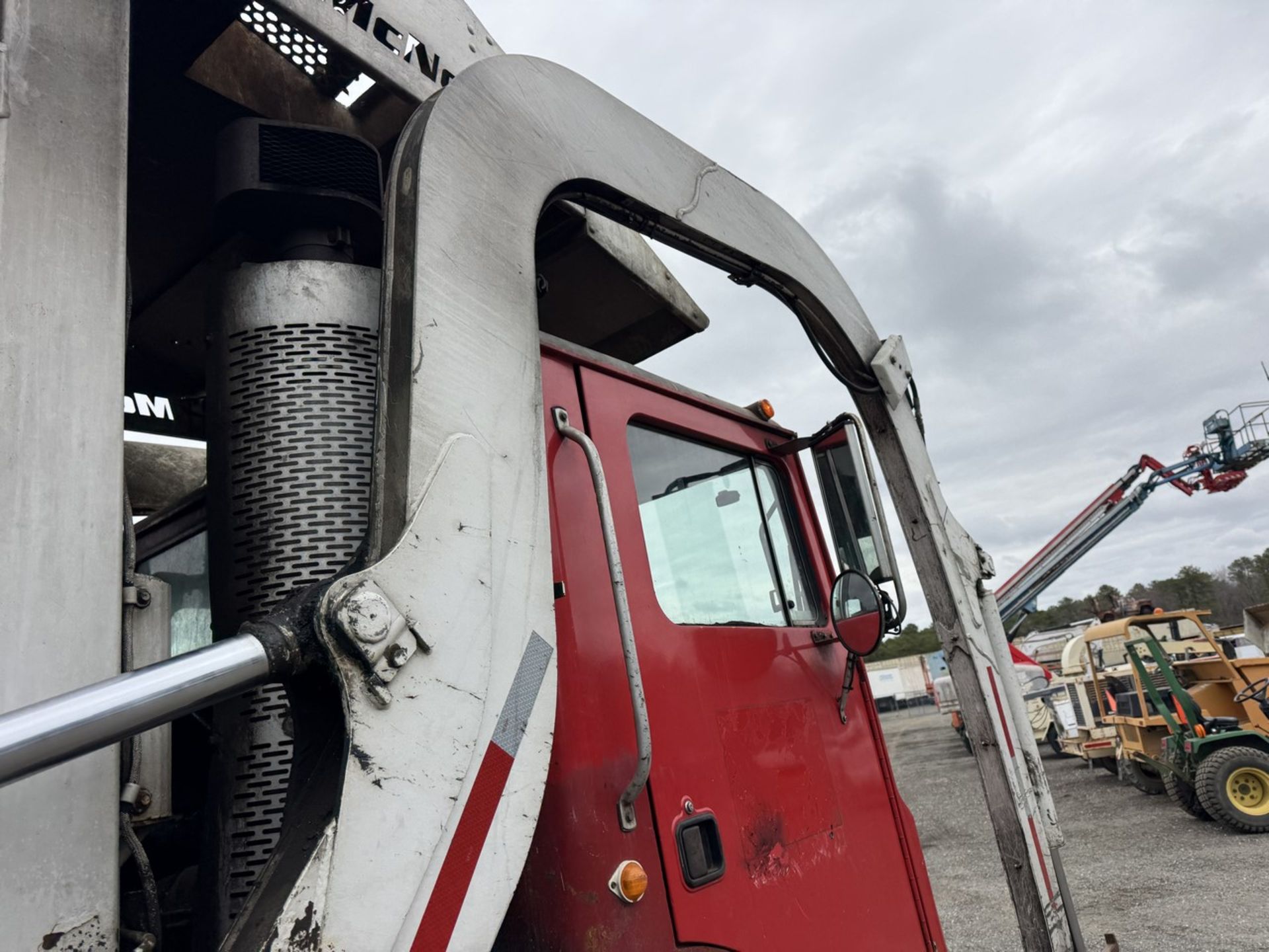 2009 Mack Garbage Truck Front Loader - Image 33 of 46