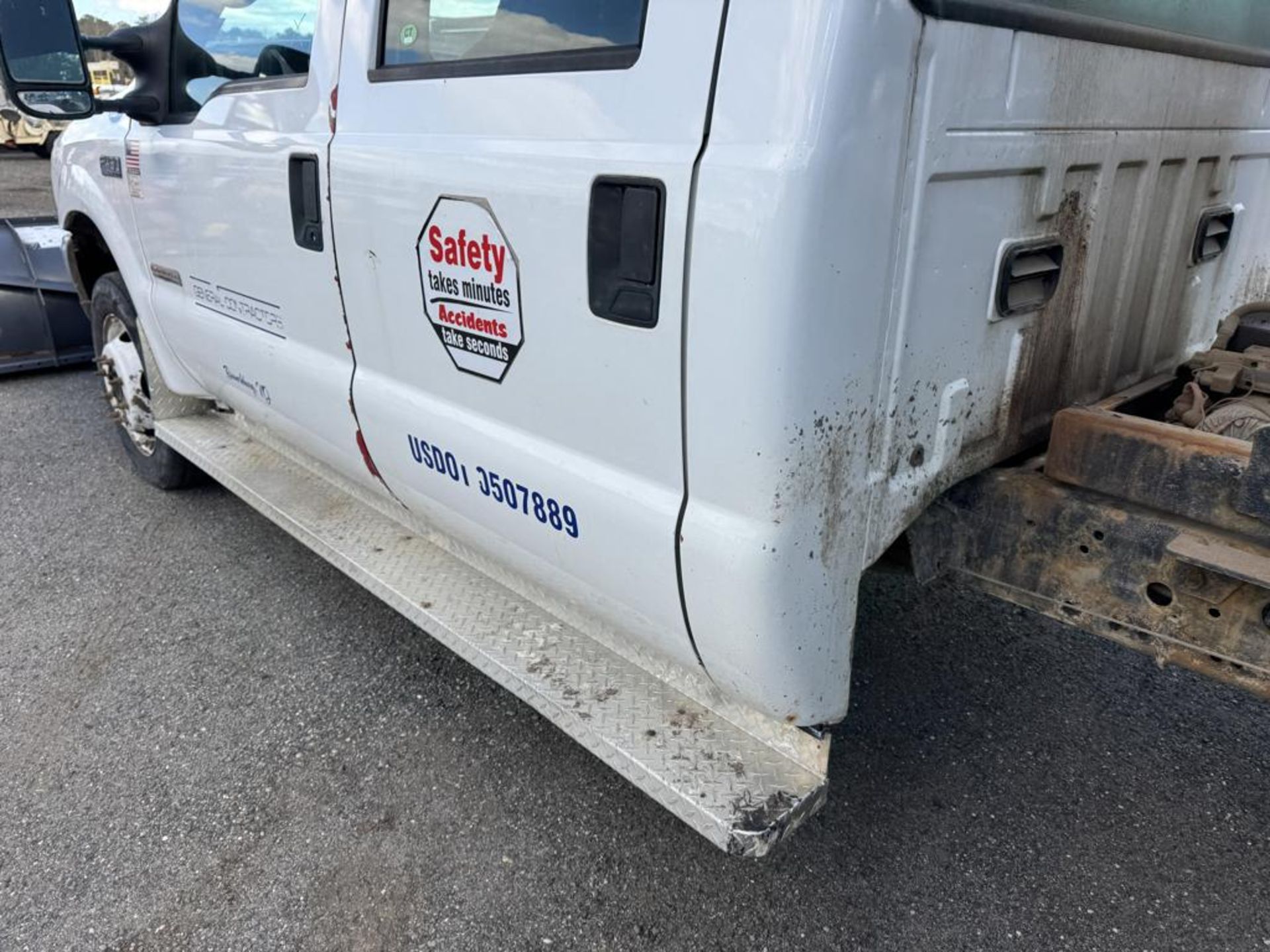 2004 Ford F-450 Mason Dump 4x4 w/ Plow - Image 26 of 32