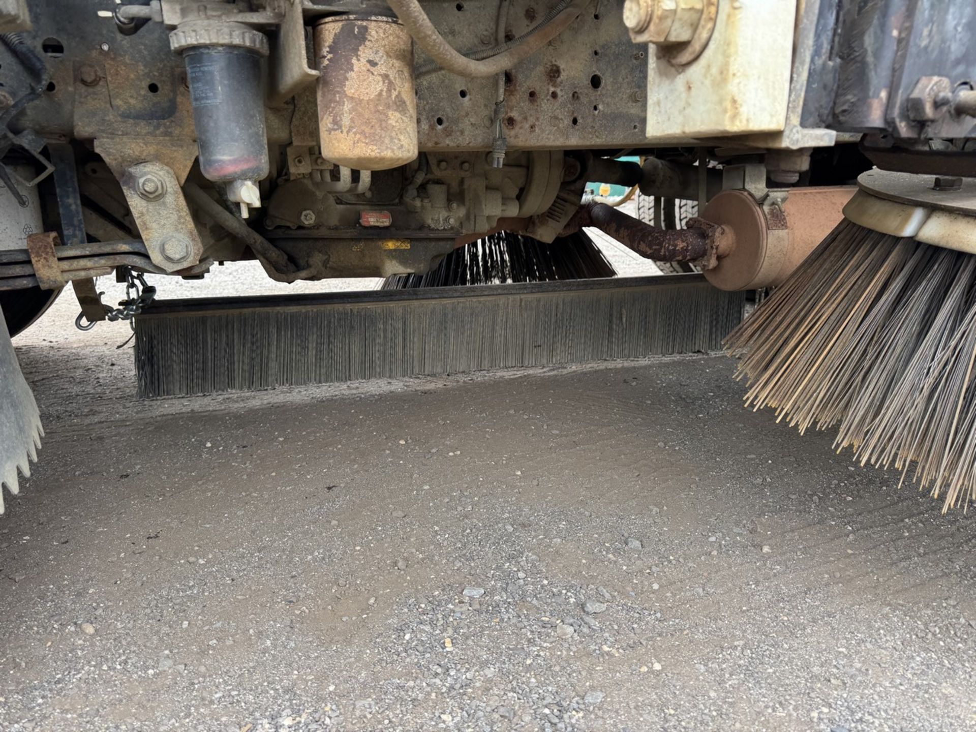 2003 GMC W5500 Sweep-Rite Husky Sweeper - Image 15 of 31