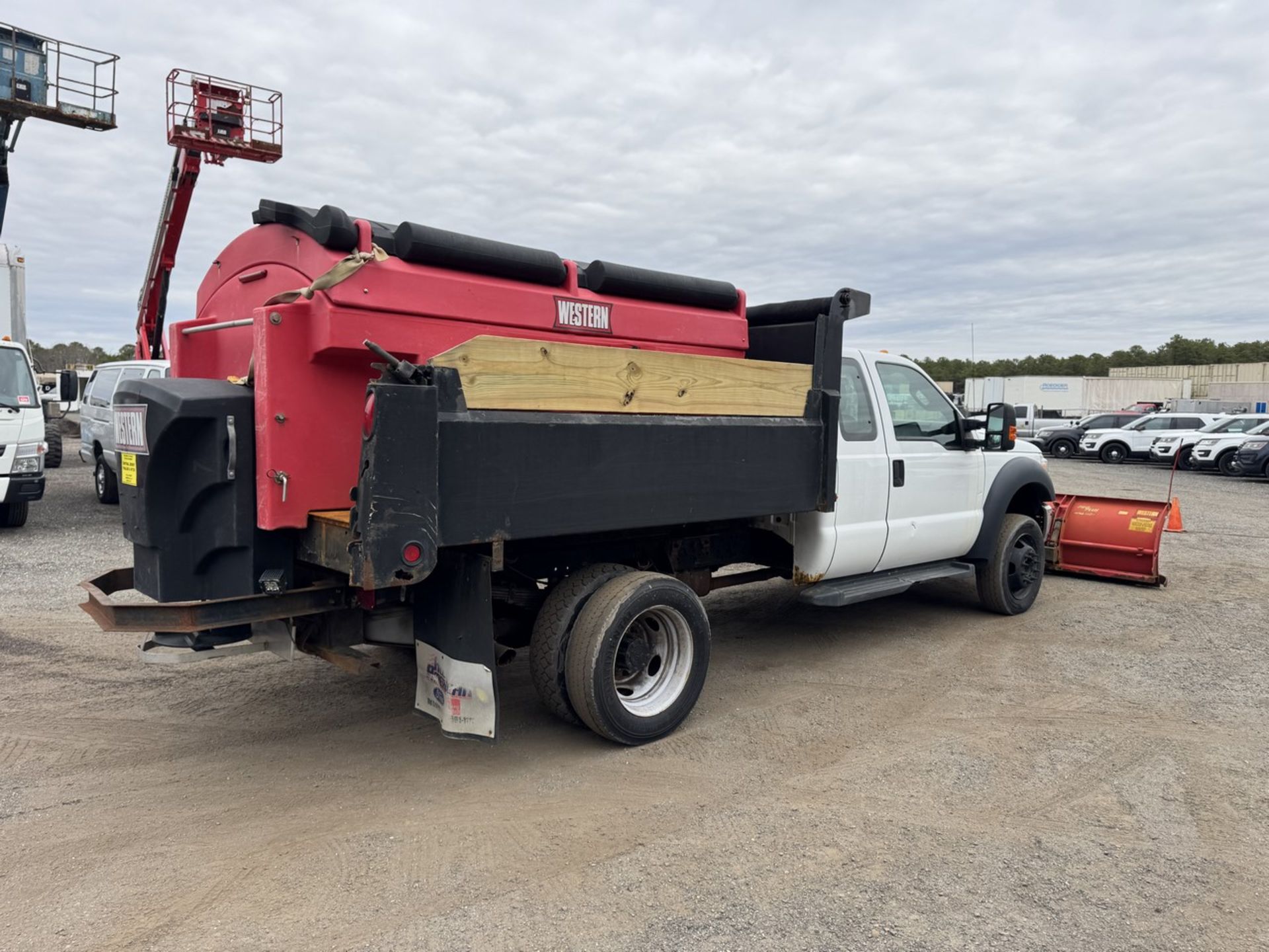 2015 Ford F-550 Mason Dump 4x4 w/ Plow and Salter - Image 5 of 32